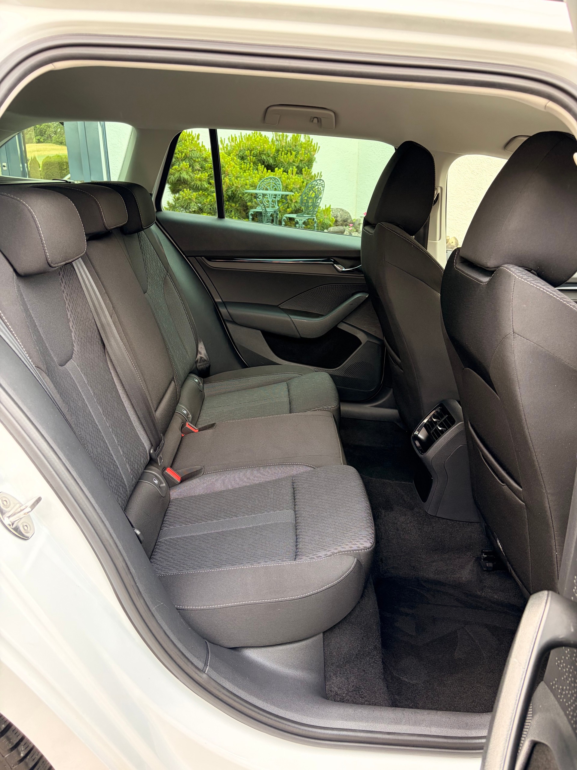 SKODA Octavia Combi 2.0 TSI Ambition DSG 4x4-image-5