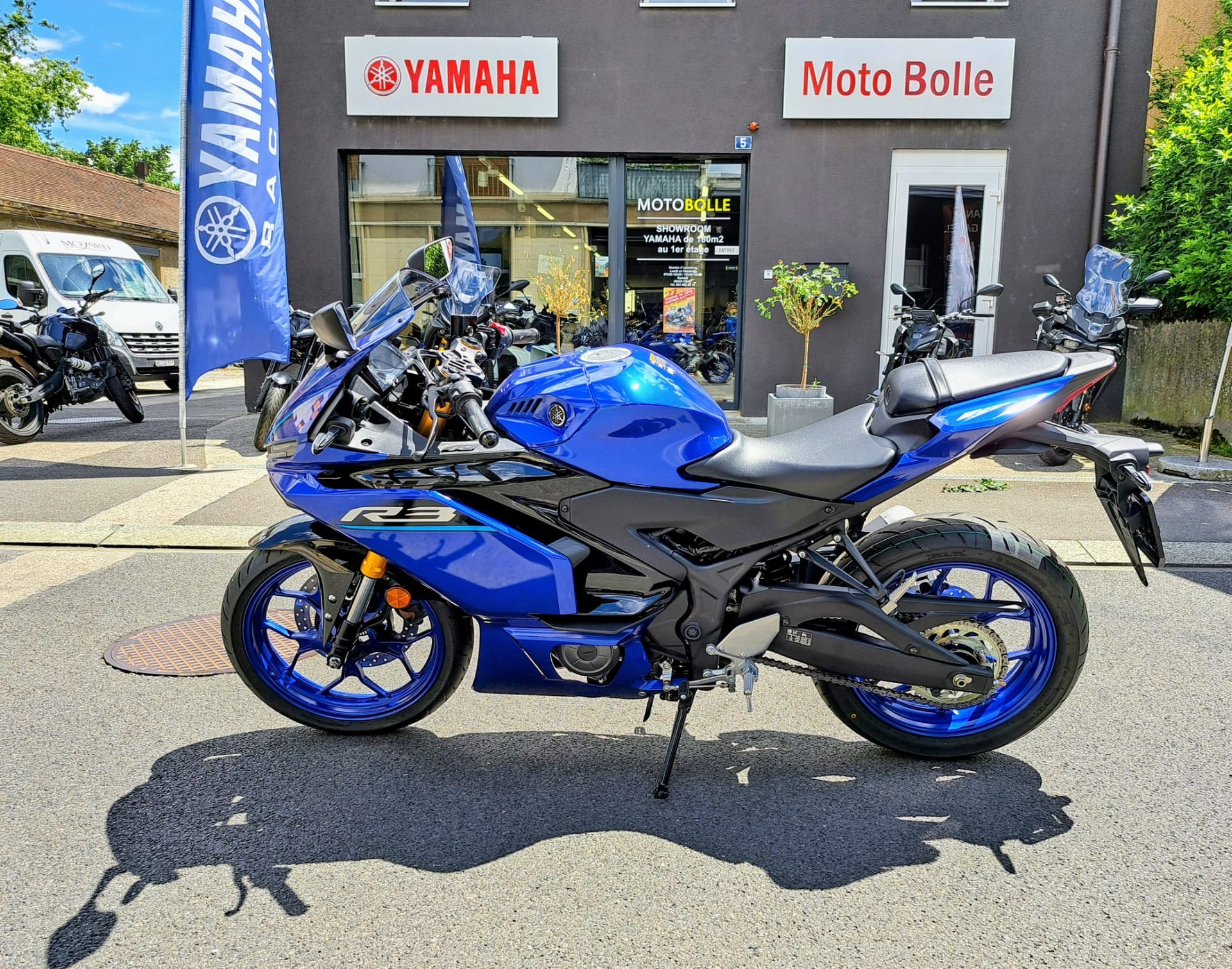 YAMAHA YZF-R3-showroom-element-3