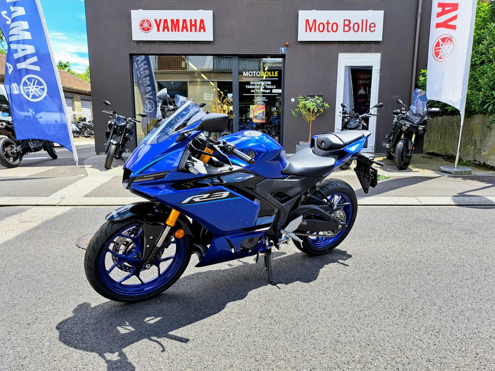 YAMAHA YZF-R3-showroom-element-2