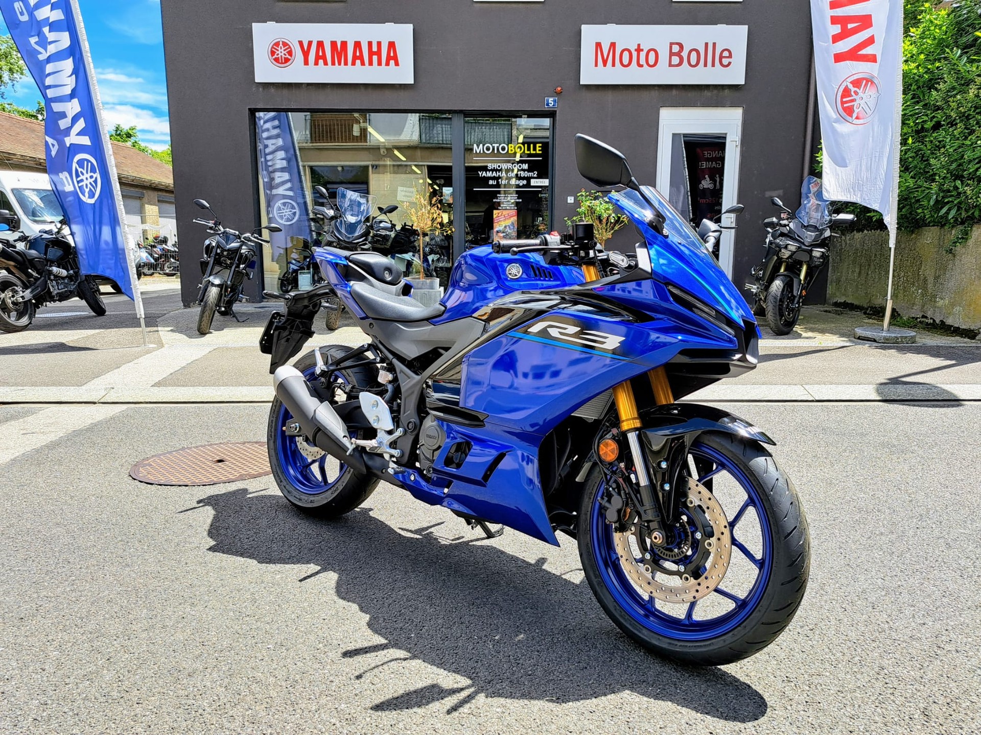 YAMAHA YZF-R3-showroom-element-1
