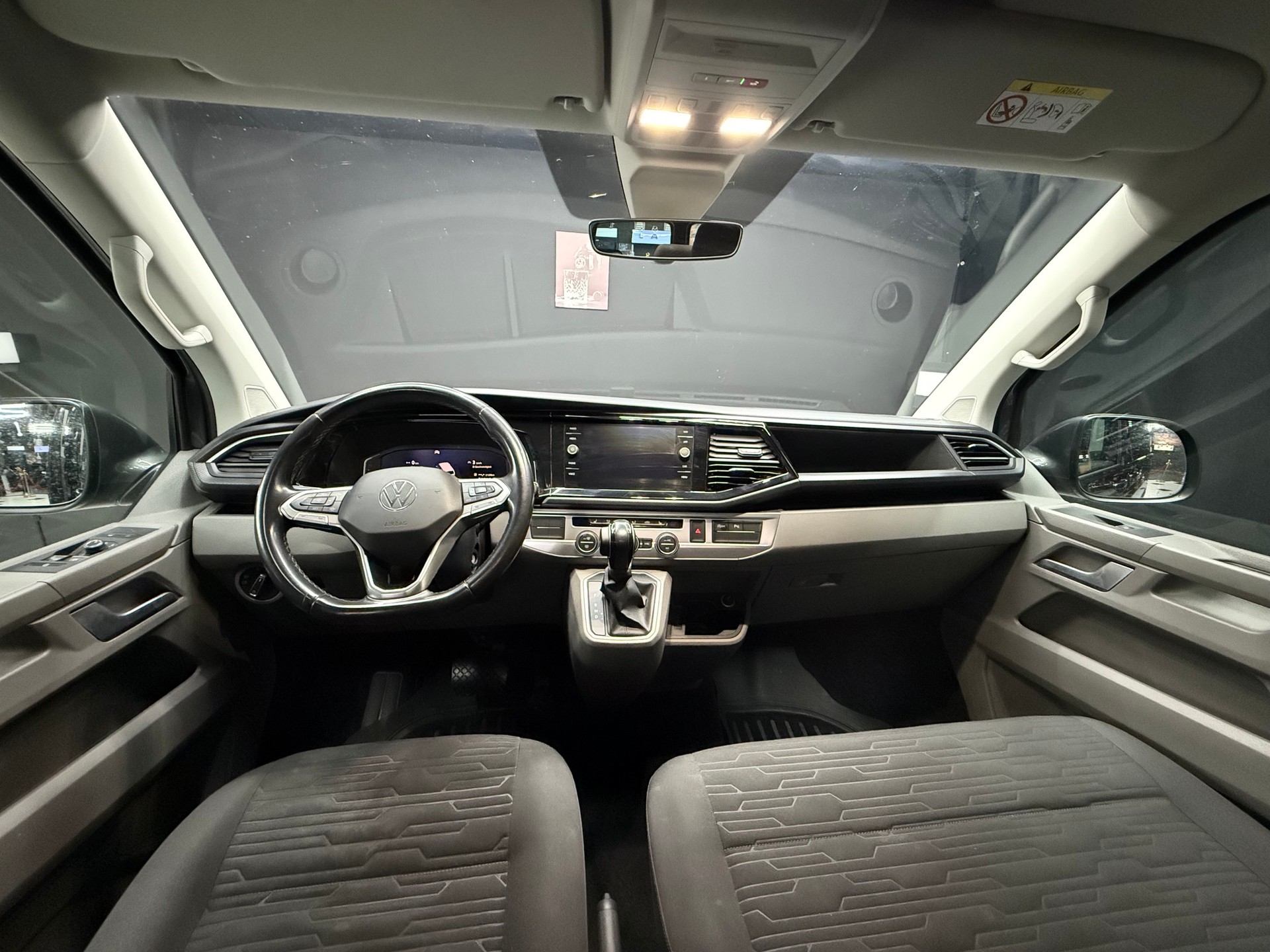 VW T6.1 2.0 TDI DSG-image-11