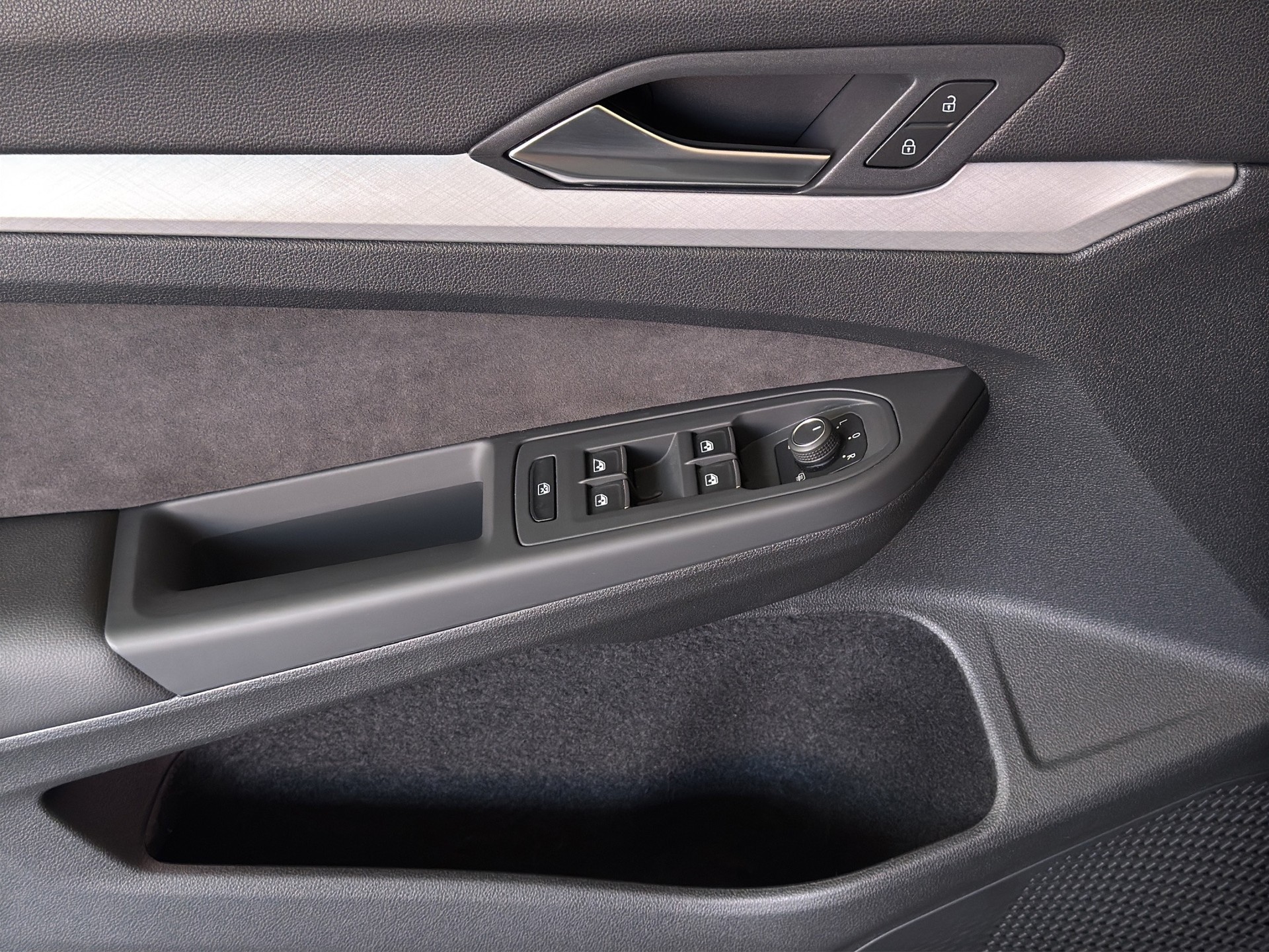 VW Golf Variant 1.5 eTSI mHEV Life "ACC-RF. Kamera"-image-8