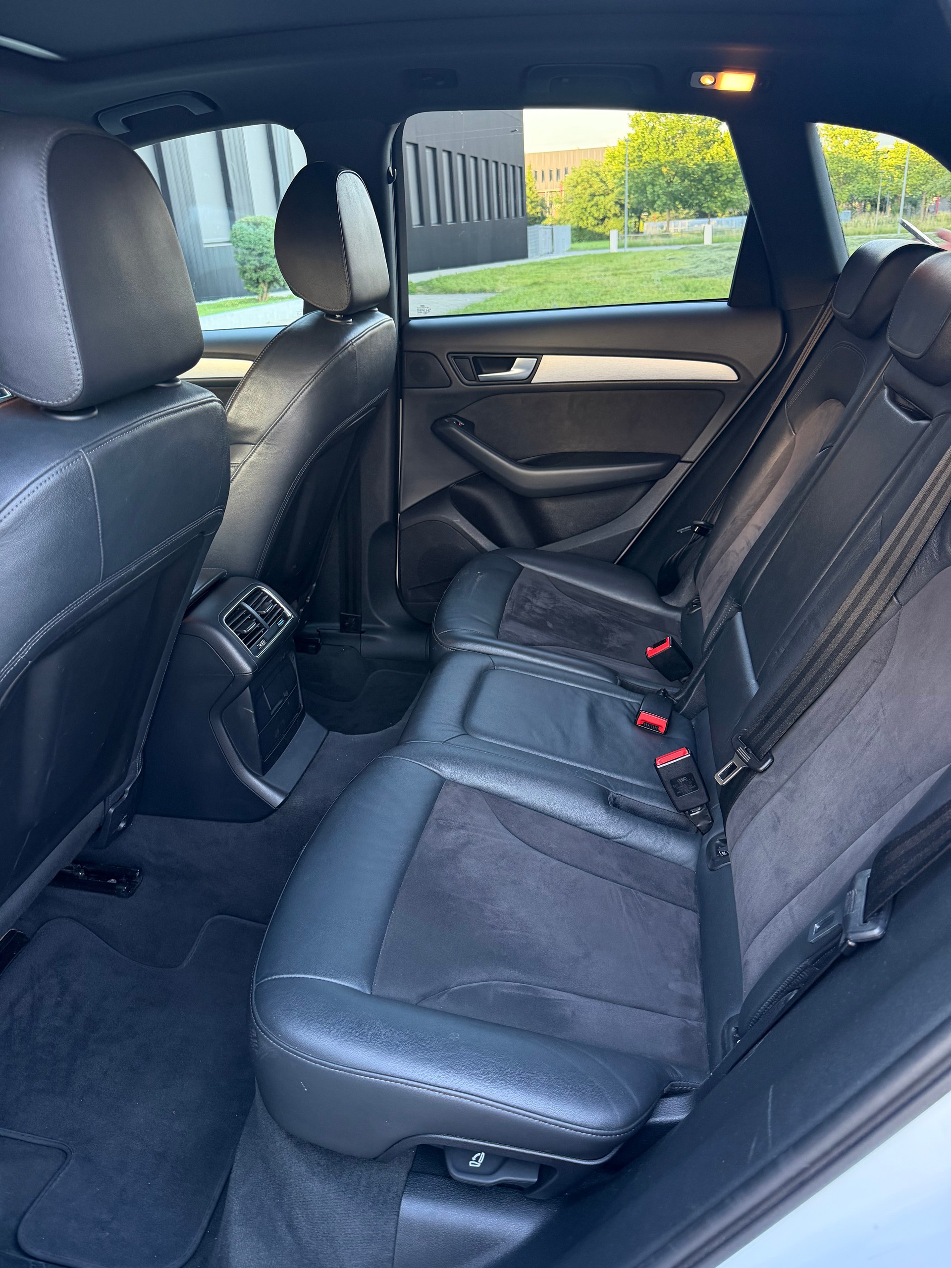 AUDI SQ5 3.0 TDI quattro tiptronic-image-12