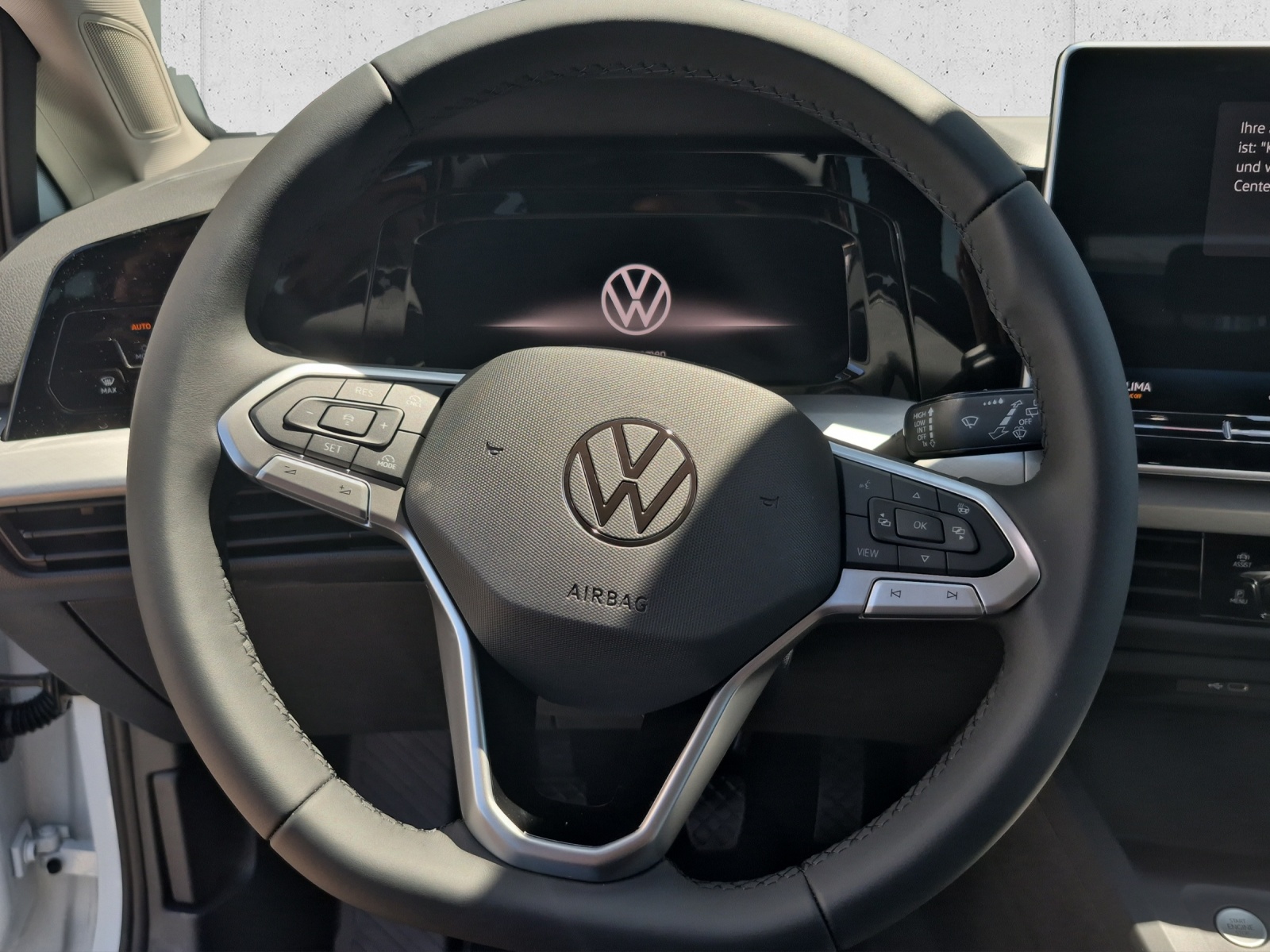 VW Golf 1.5 TSI Basis-image-9