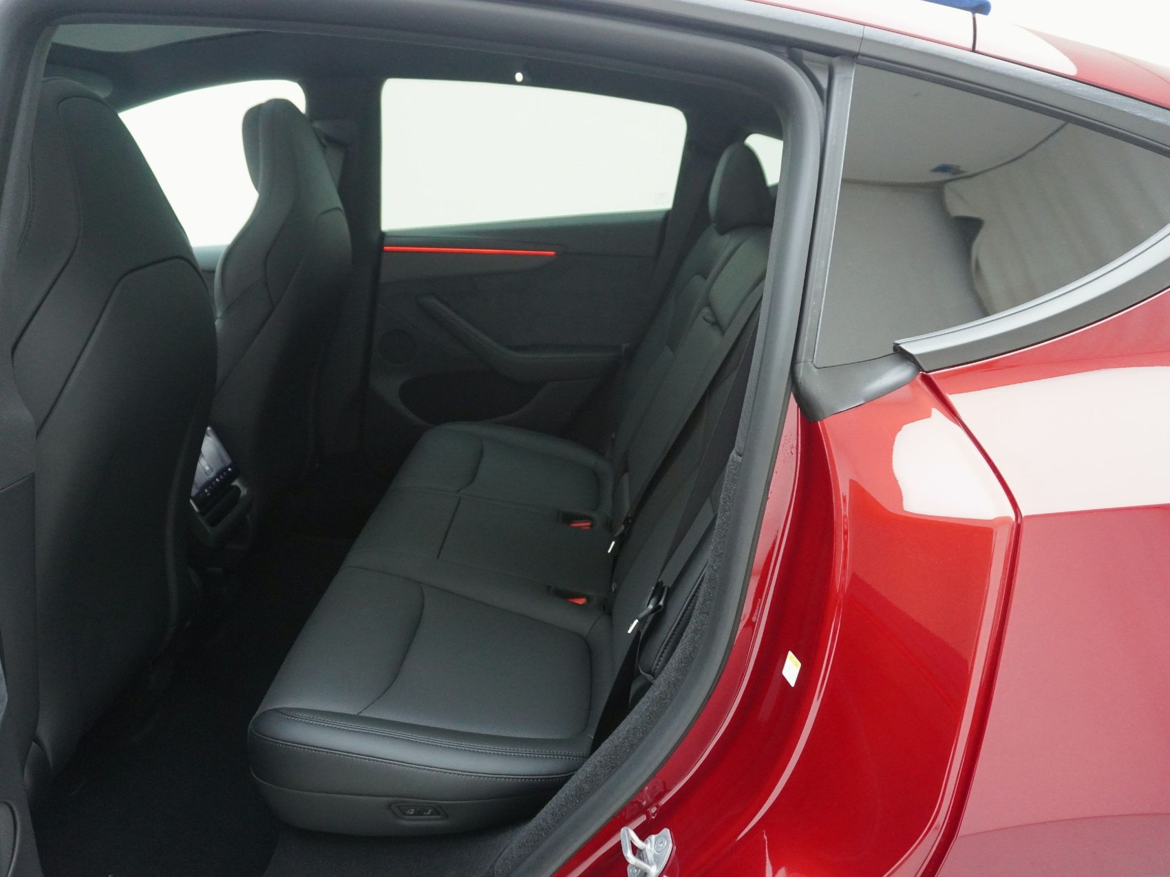 TESLA Model Y Performance AWD-image-16