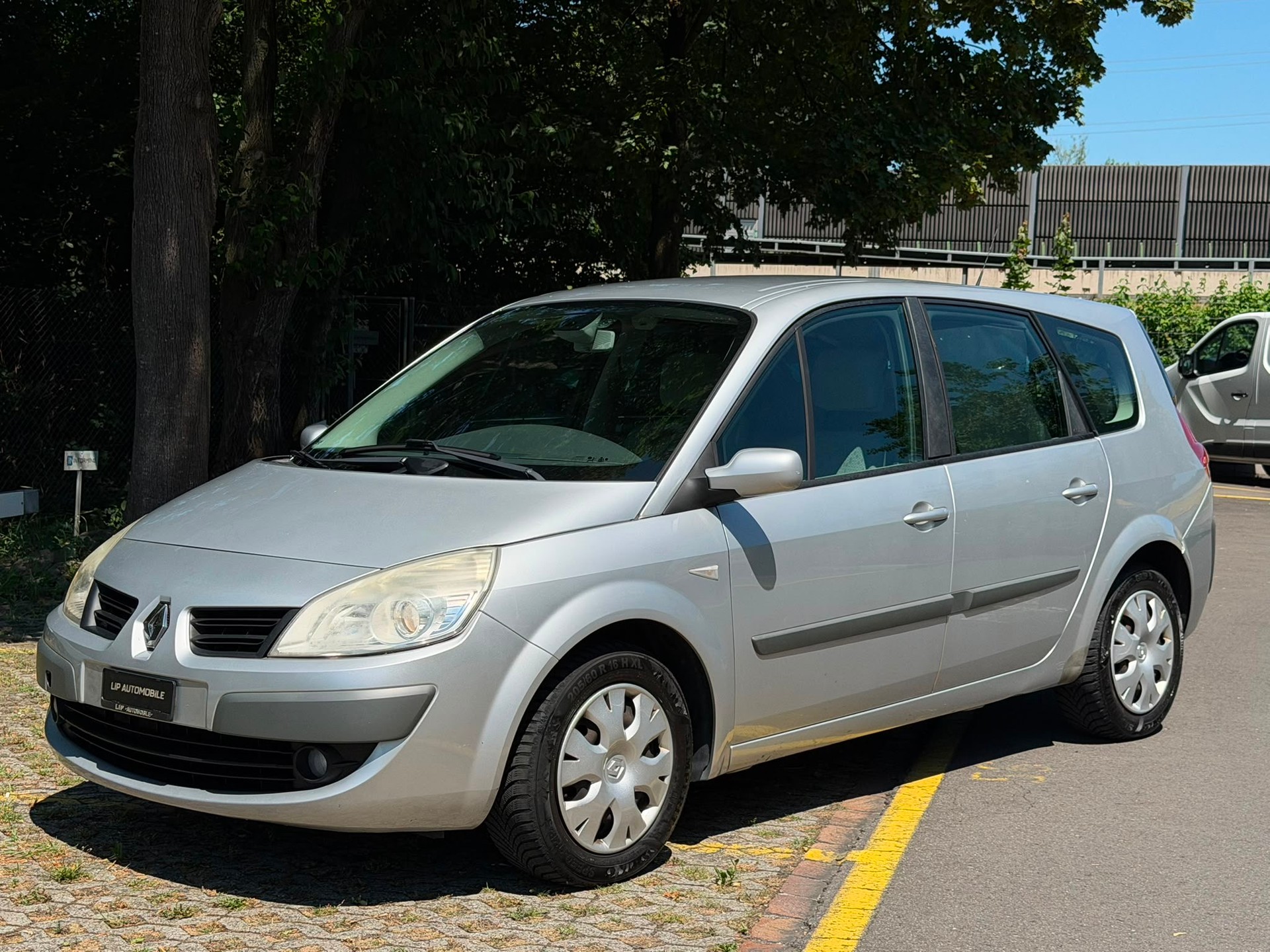 RENAULT Grand Scénic 1.6 16V Expression-image-0