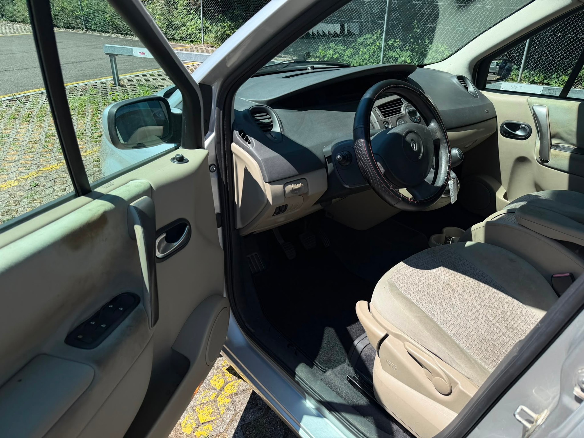 RENAULT Grand Scénic 1.6 16V Expression-image-6