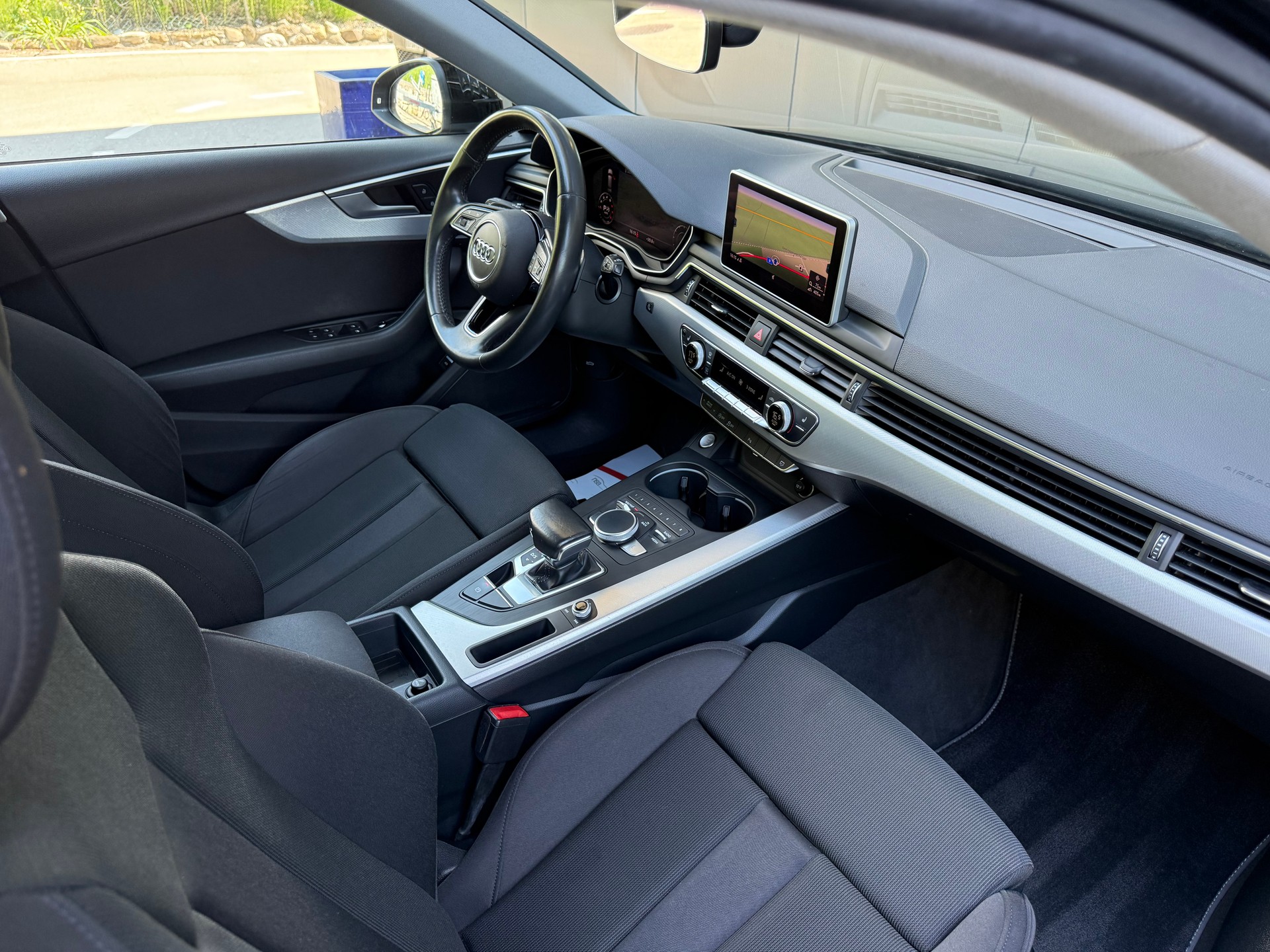 AUDI A4 Avant 40 TFSI Sport S-tronic-image-13