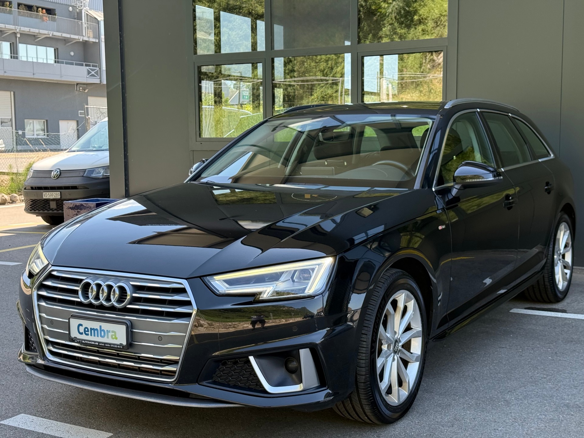 AUDI A4 Avant 40 TFSI Sport S-tronic-image-1