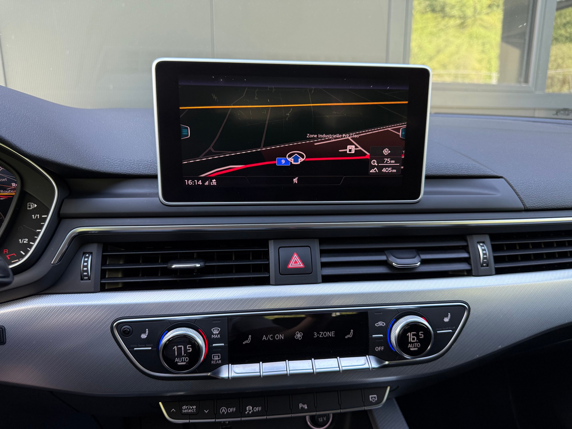 AUDI A4 Avant 40 TFSI Sport S-tronic-image-8