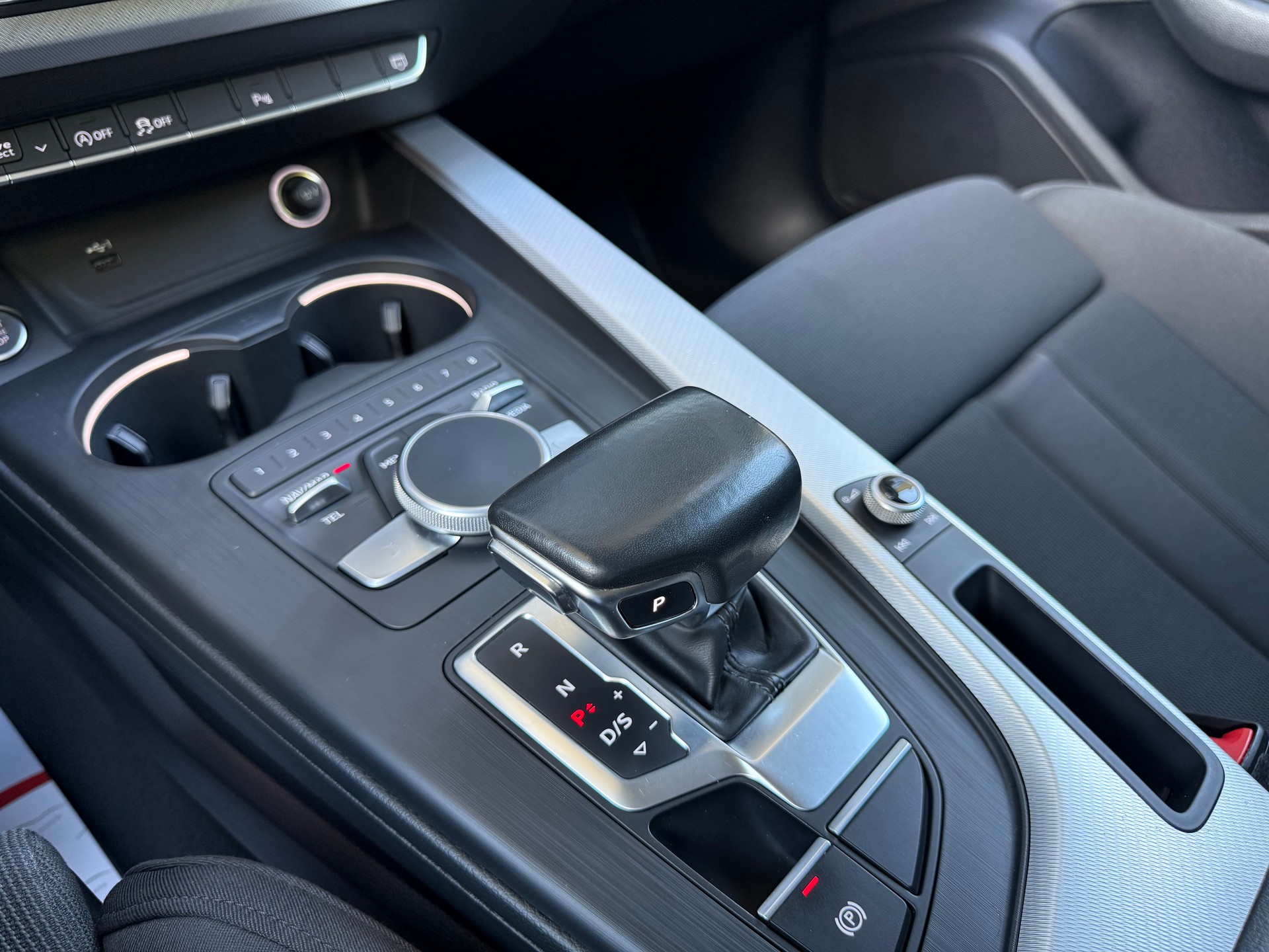 AUDI A4 Avant 40 TFSI Sport S-tronic-image-9