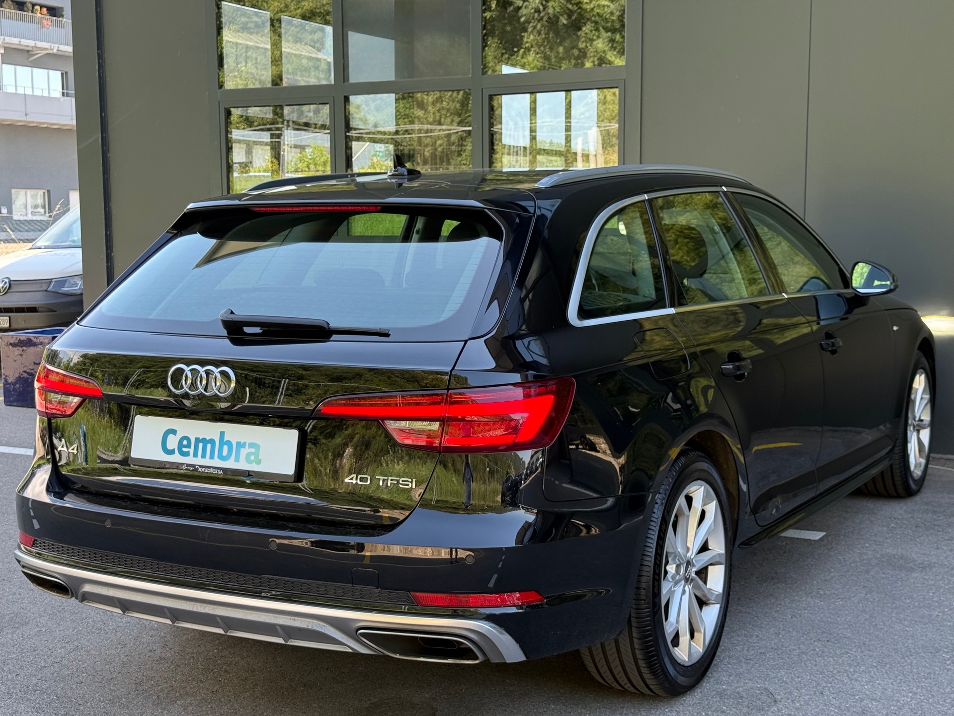AUDI A4 Avant 40 TFSI Sport S-tronic-image-4