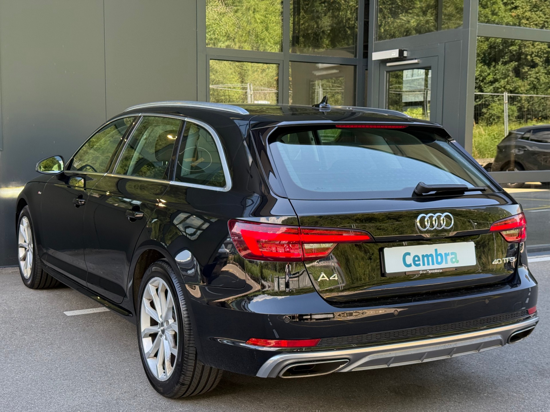 AUDI A4 Avant 40 TFSI Sport S-tronic-image-3