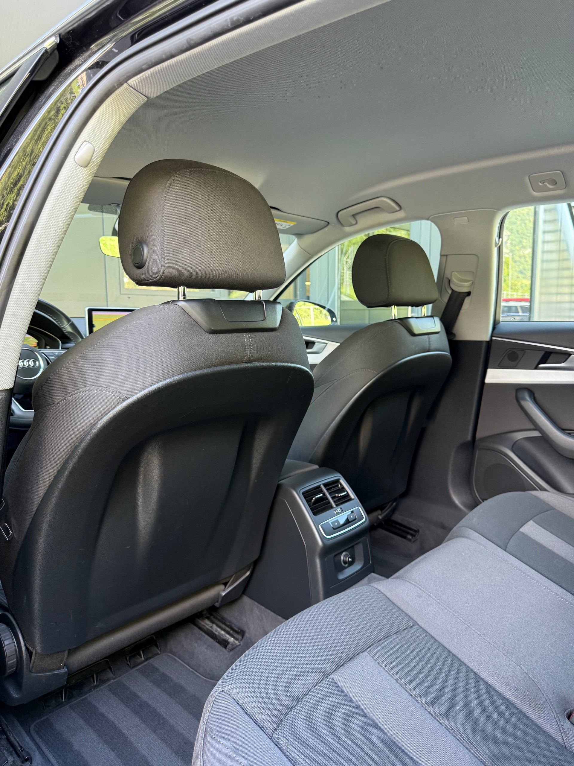 AUDI A4 Avant 40 TFSI Sport S-tronic-image-11