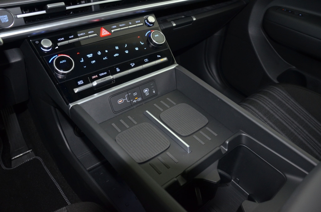 HYUNDAI Santa Fe 1.6 PHEV Premium 4WD-image-23