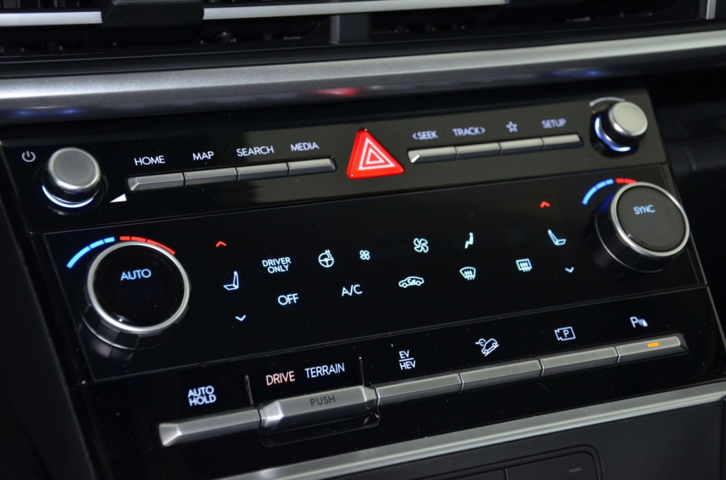HYUNDAI Santa Fe 1.6 PHEV Premium 4WD-image-22