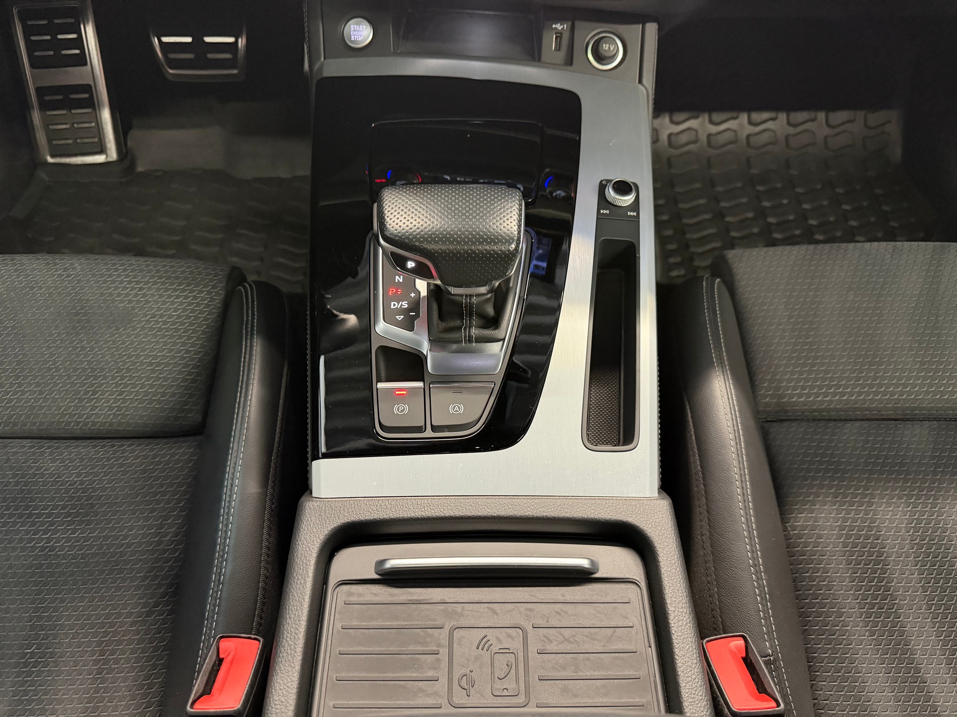 AUDI Q5 50 TDI S-line Black Edition quattro tiptronic-image-16