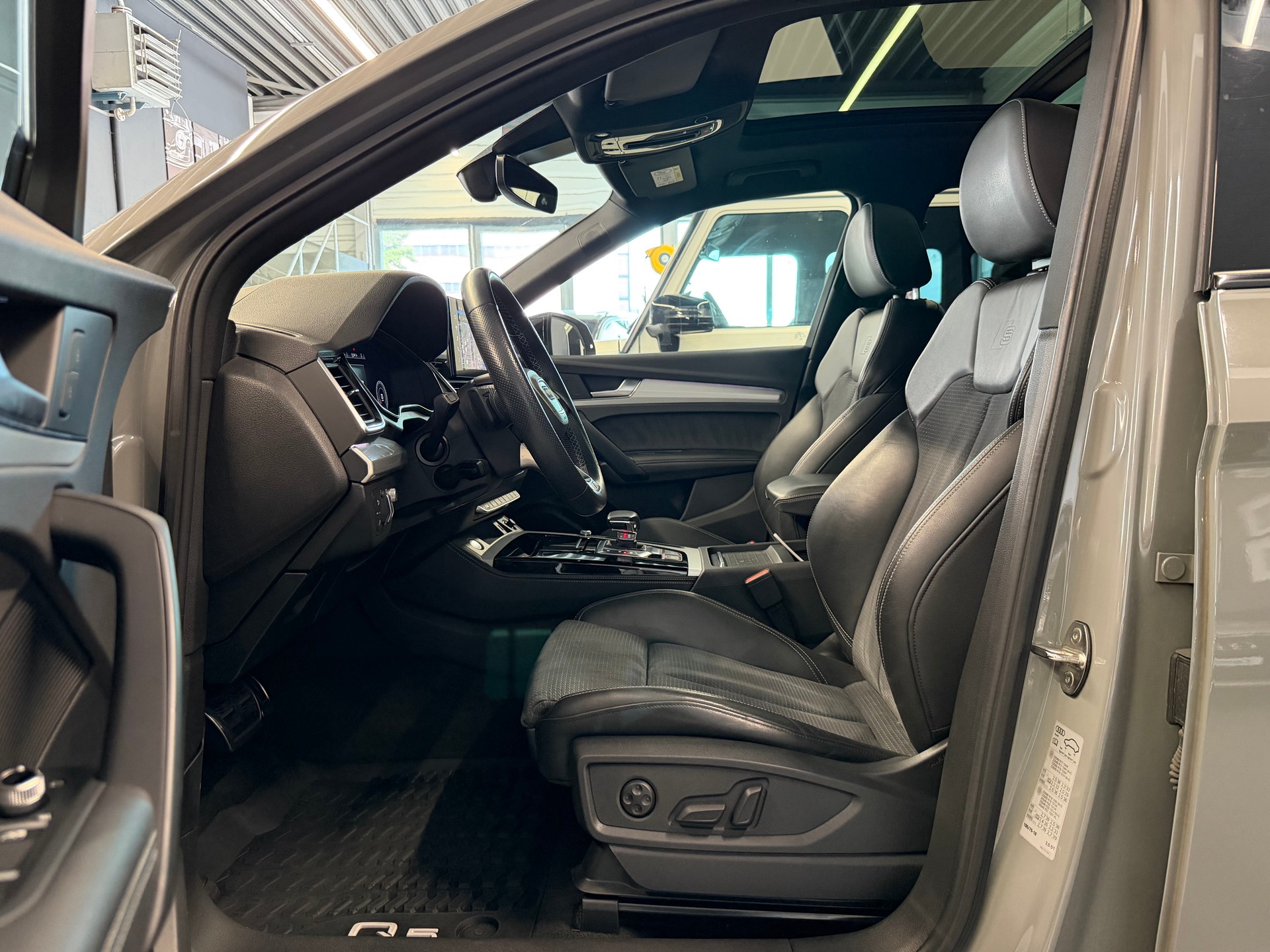 AUDI Q5 50 TDI S-line Black Edition quattro tiptronic-image-8