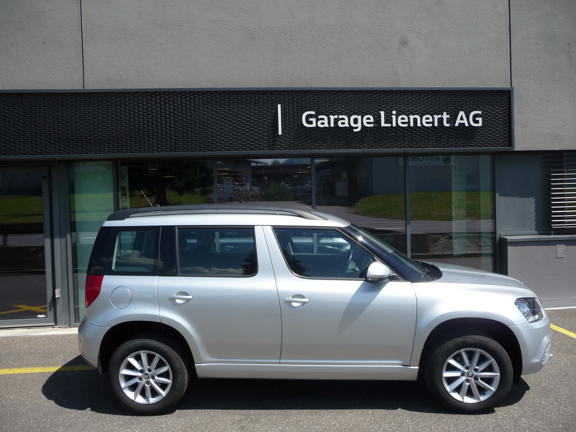 SKODA Yeti 1.4 TSI Active 4x2 DSG-image-4