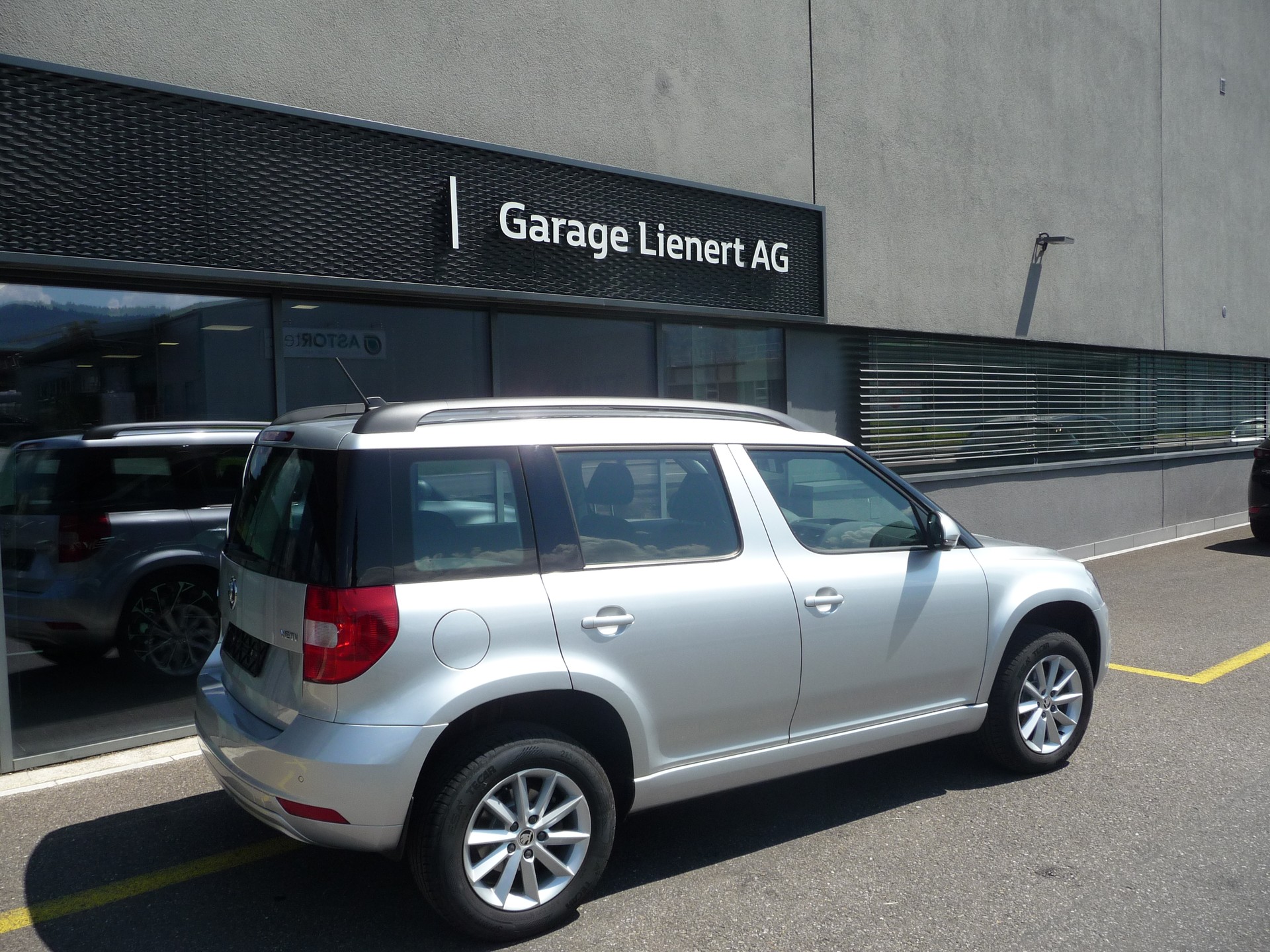 SKODA Yeti 1.4 TSI Active 4x2 DSG-image-8