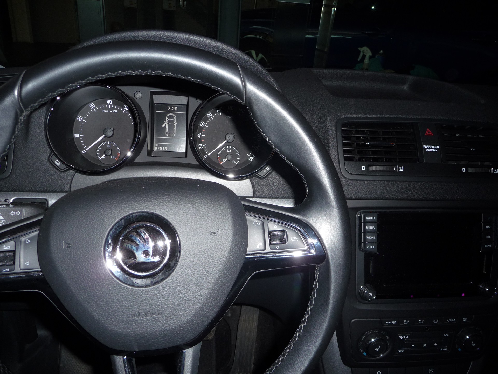 SKODA Yeti 1.4 TSI Active 4x2 DSG-image-16