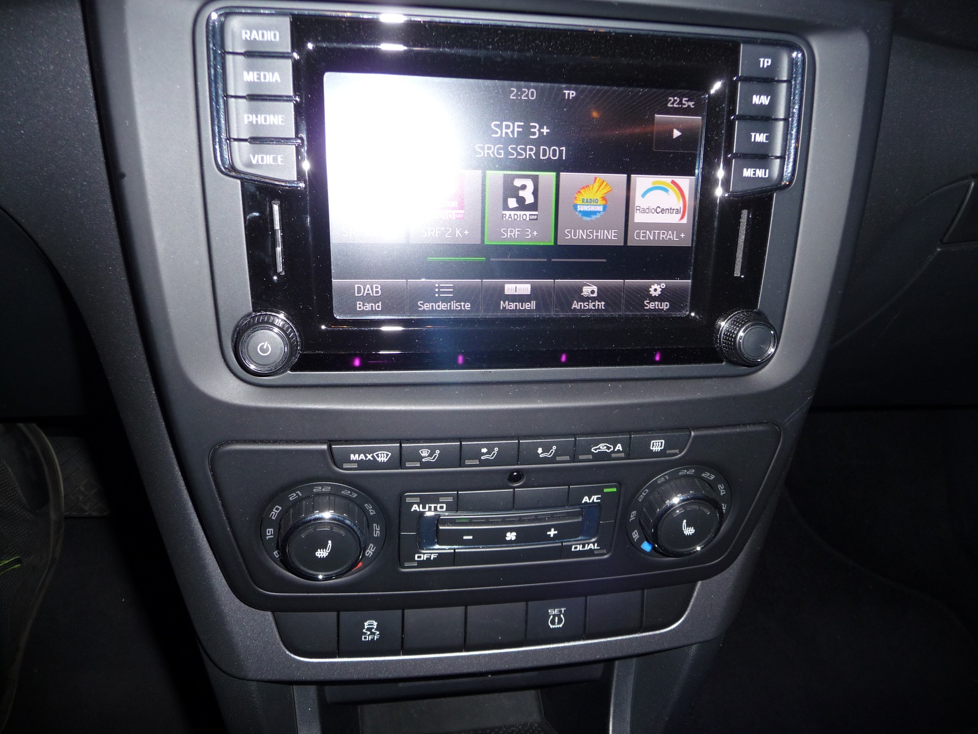 SKODA Yeti 1.4 TSI Active 4x2 DSG-image-17