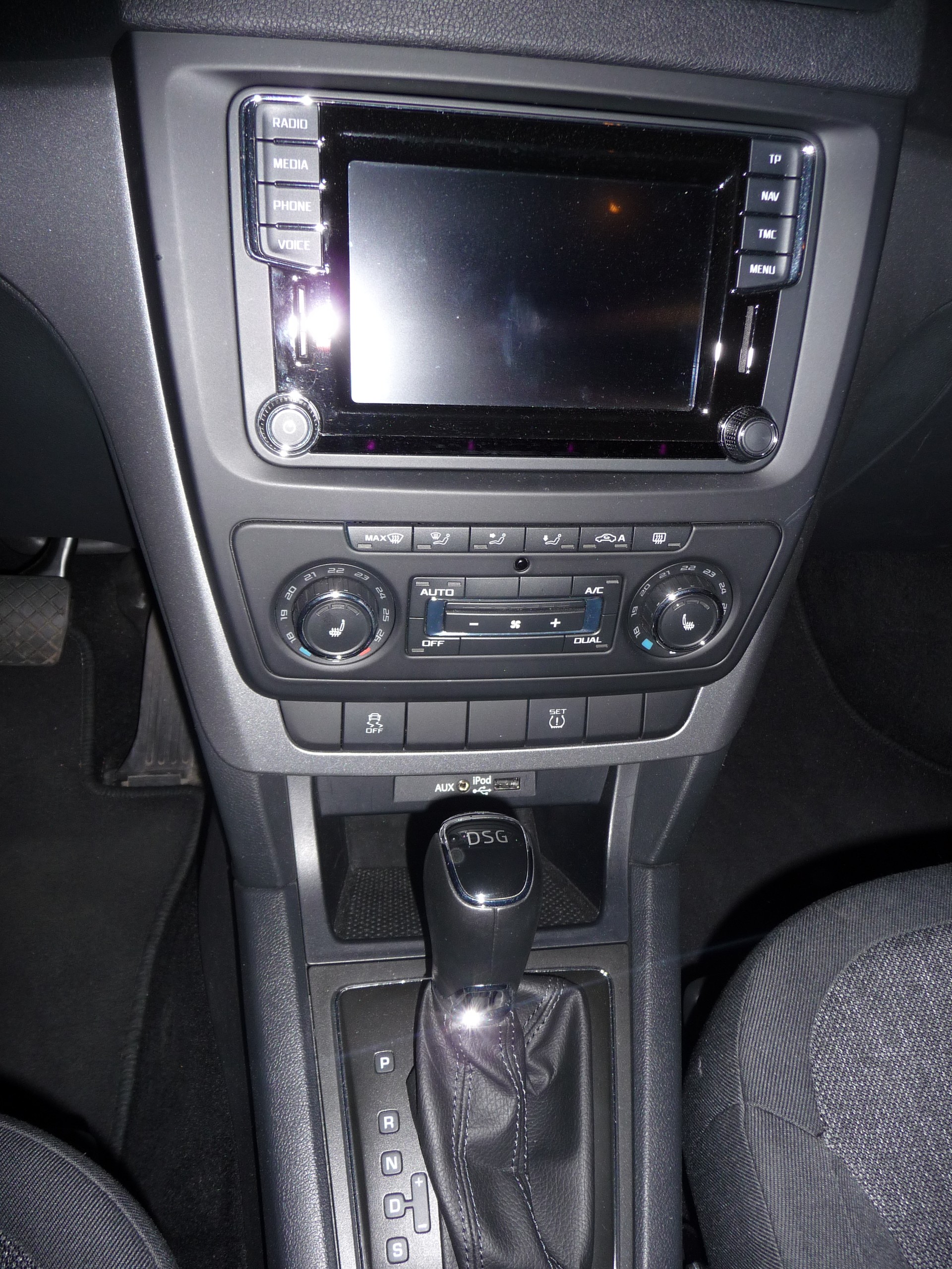 SKODA Yeti 1.4 TSI Active 4x2 DSG-image-15