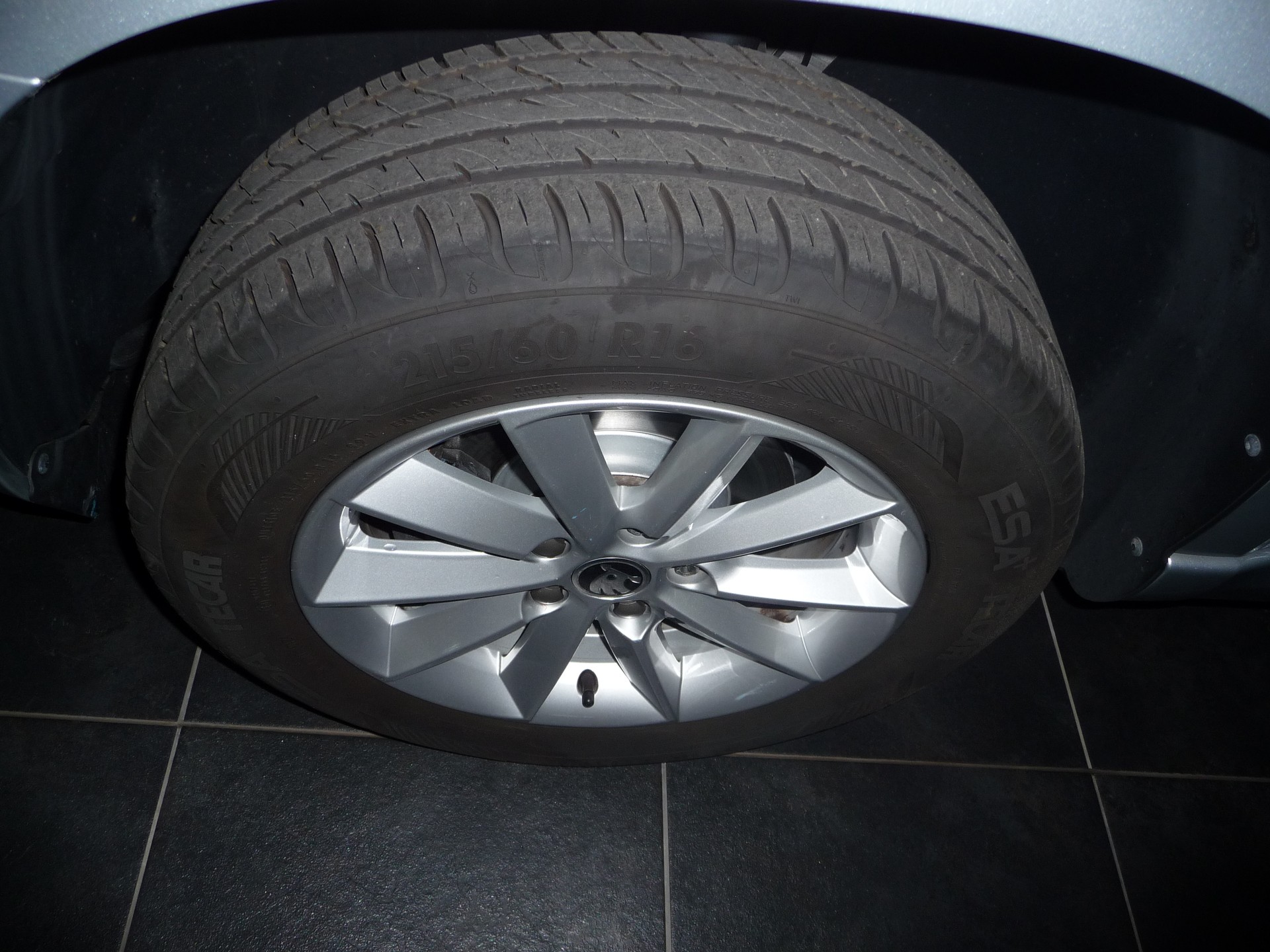 SKODA Yeti 1.4 TSI Active 4x2 DSG-image-21