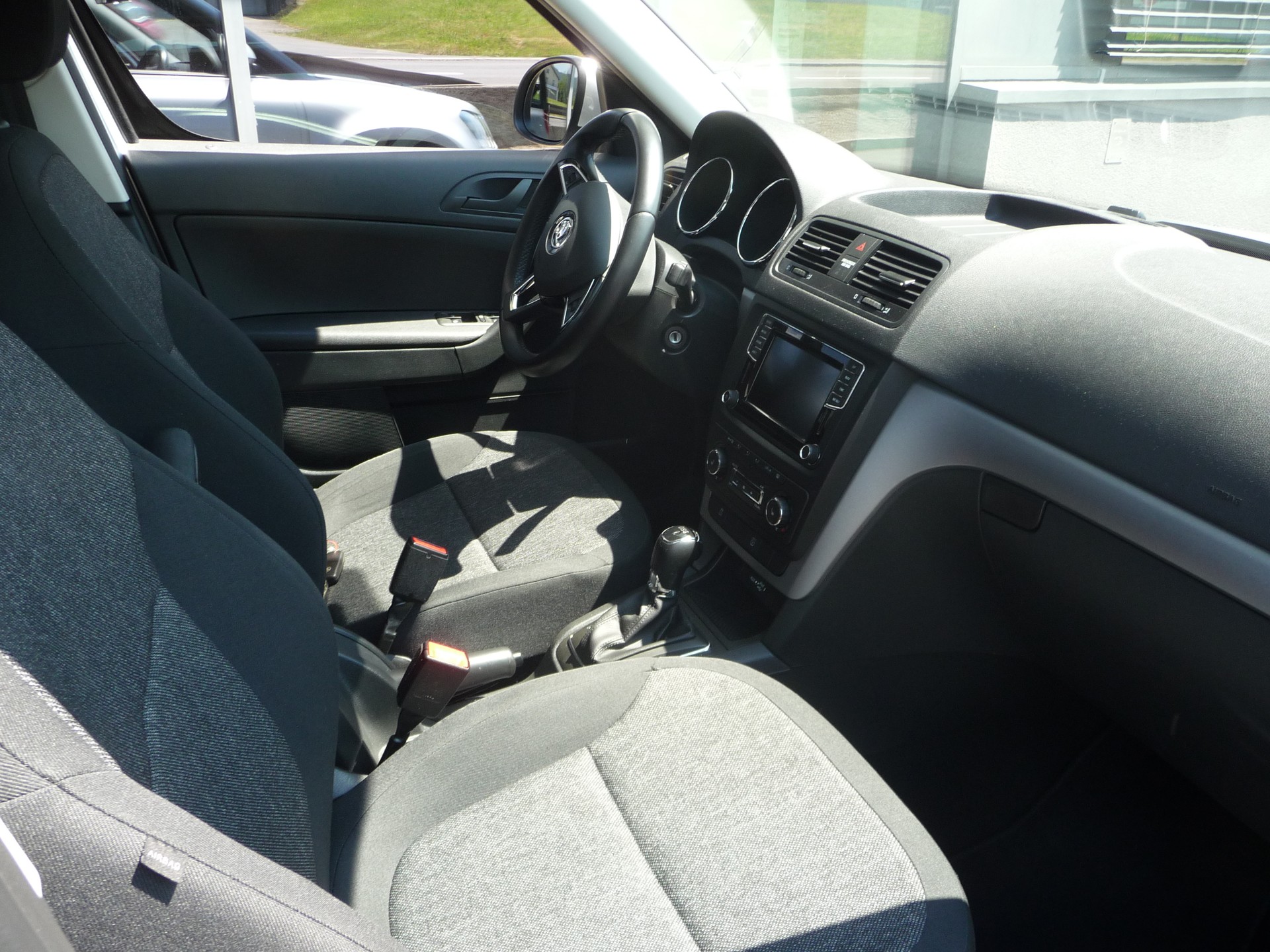 SKODA Yeti 1.4 TSI Active 4x2 DSG-image-13
