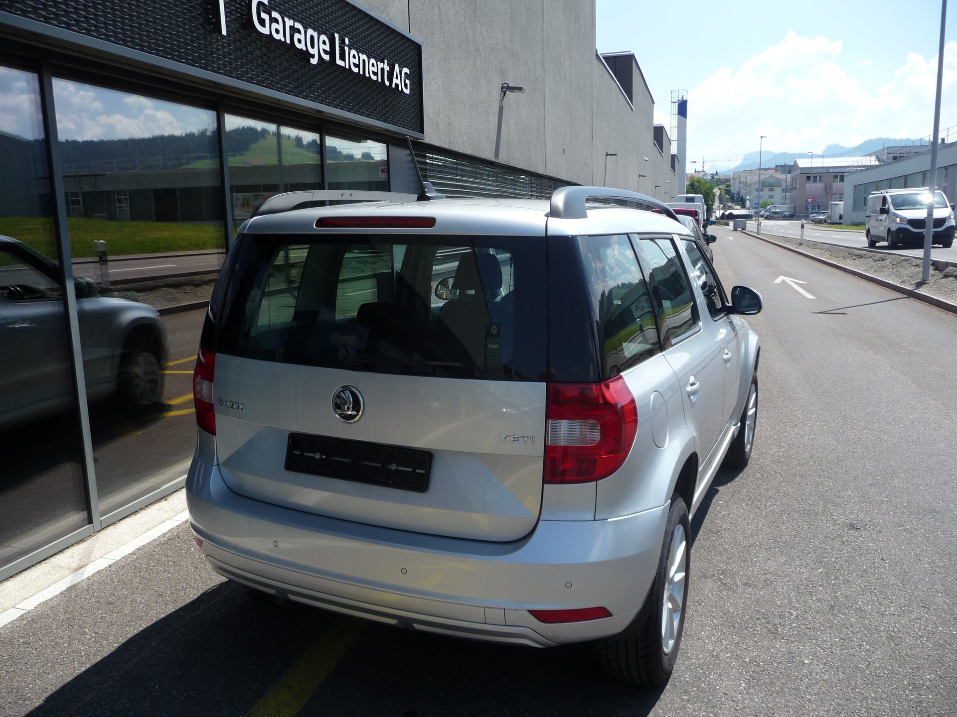 SKODA Yeti 1.4 TSI Active 4x2 DSG-image-9
