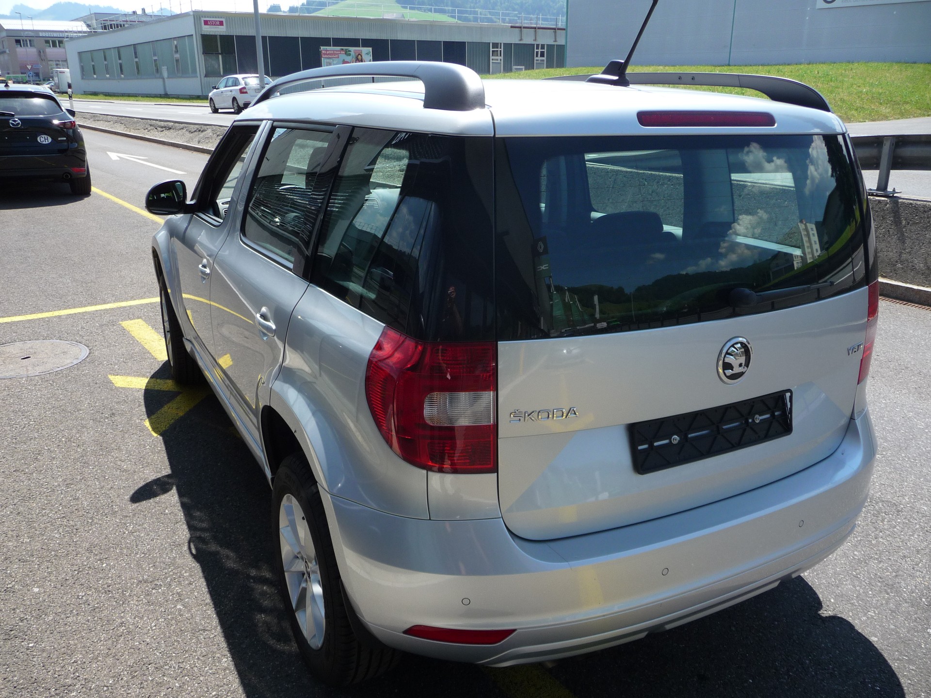 SKODA Yeti 1.4 TSI Active 4x2 DSG-image-14