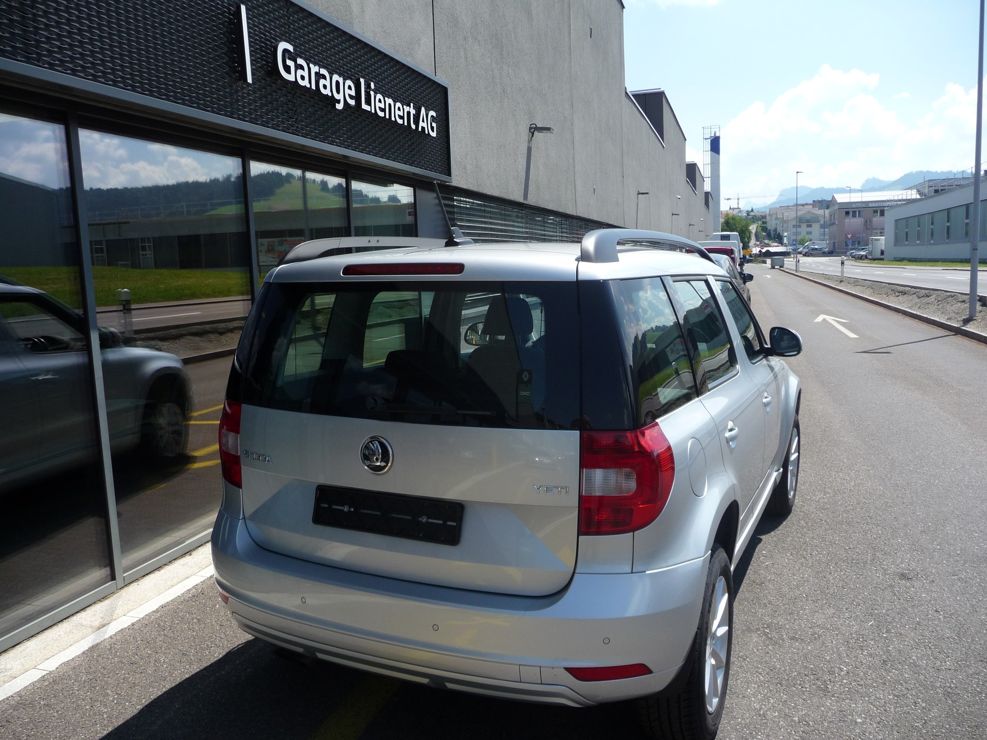 SKODA Yeti 1.4 TSI Active 4x2 DSG-image-10