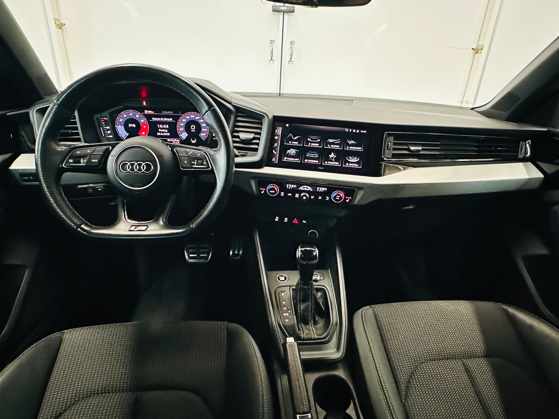 AUDI A1 Sportback 30 TFSI S Line Attraction S-tronic-image-15