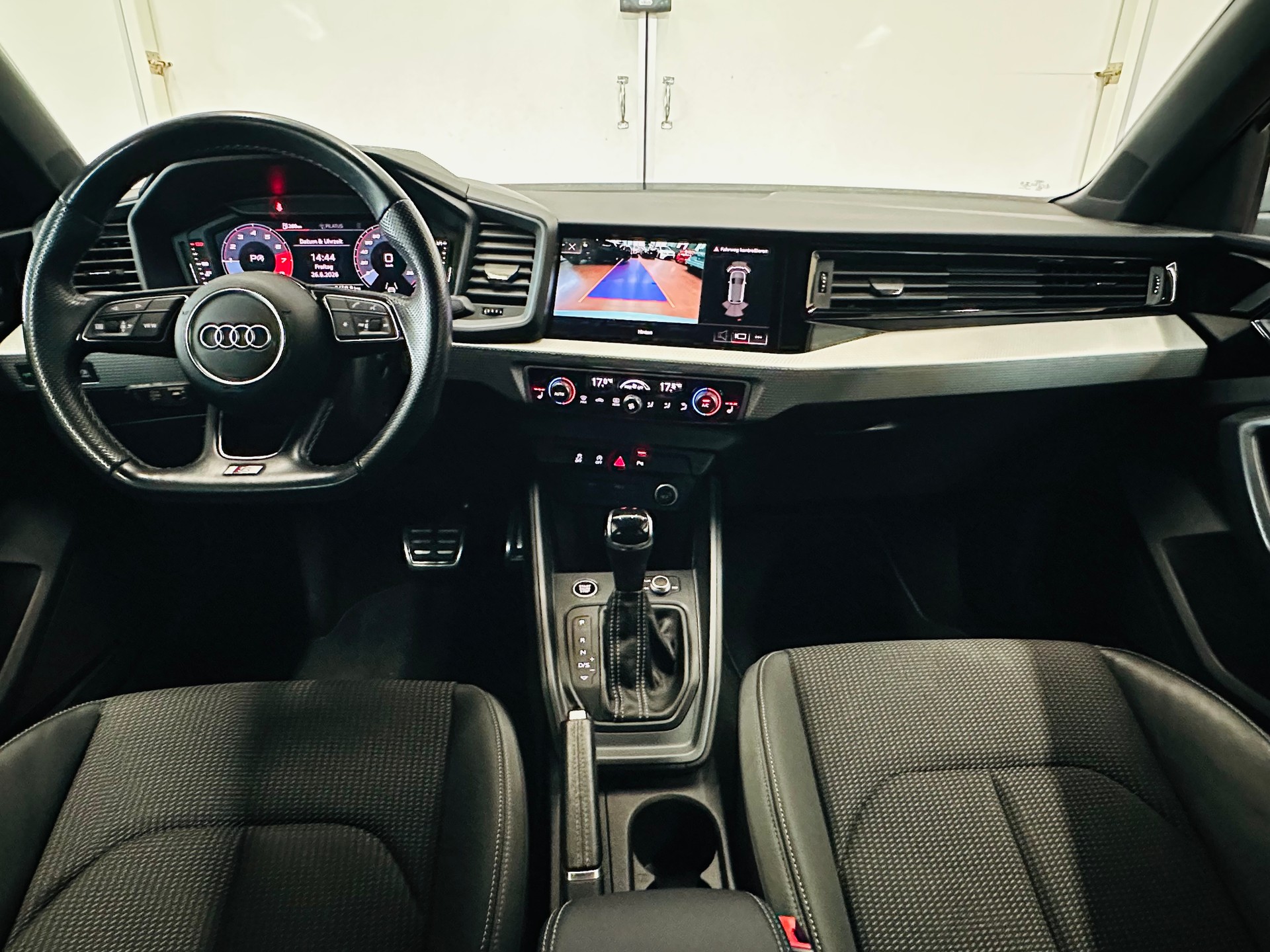AUDI A1 Sportback 30 TFSI S Line Attraction S-tronic-image-11