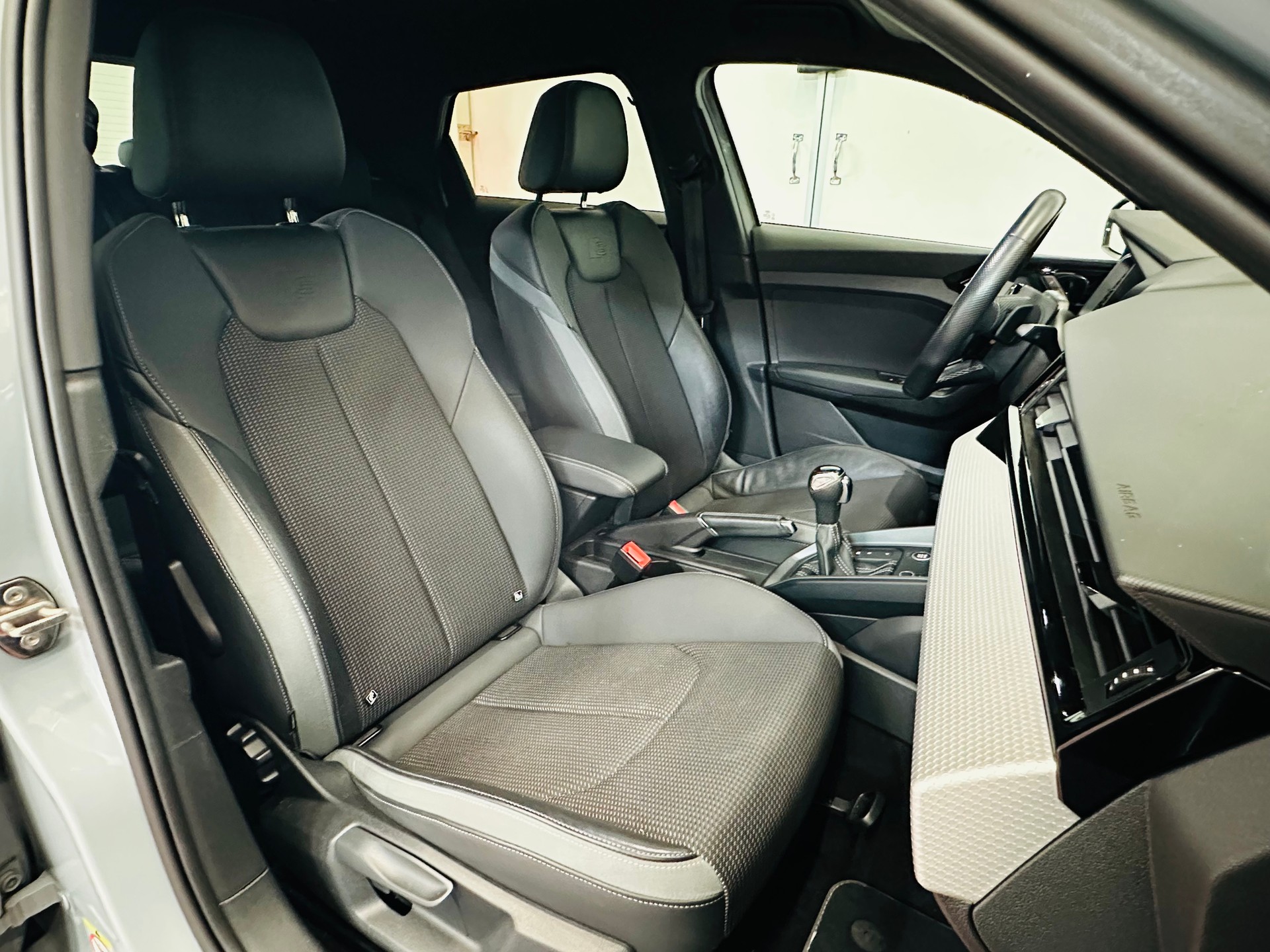 AUDI A1 Sportback 30 TFSI S Line Attraction S-tronic-image-12