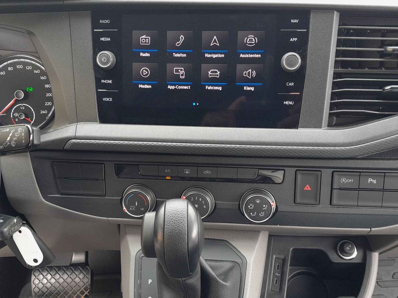 VW T6.1 2.0 TDI DSG-image-10