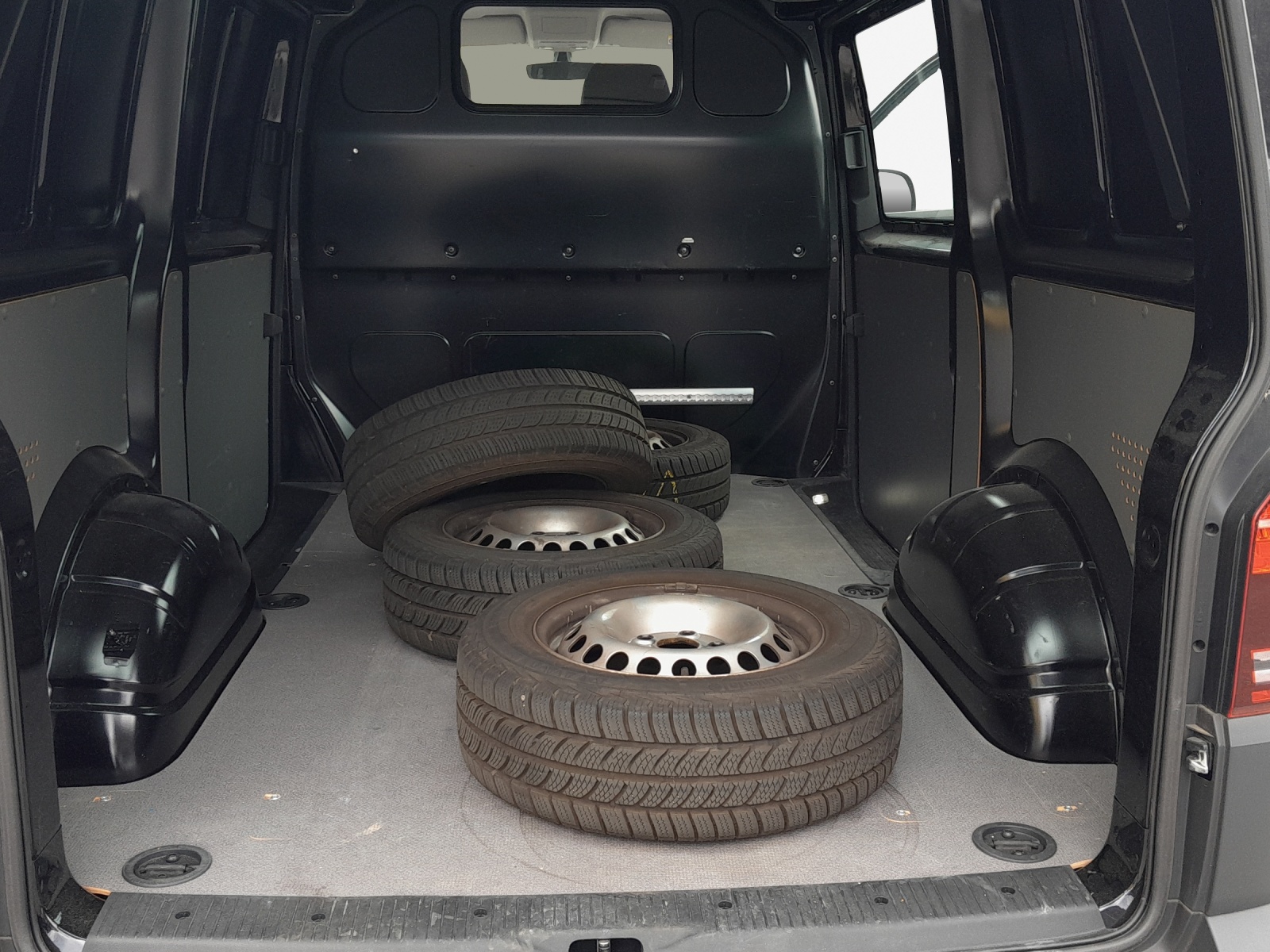 VW T6.1 2.0 TDI DSG-image-12