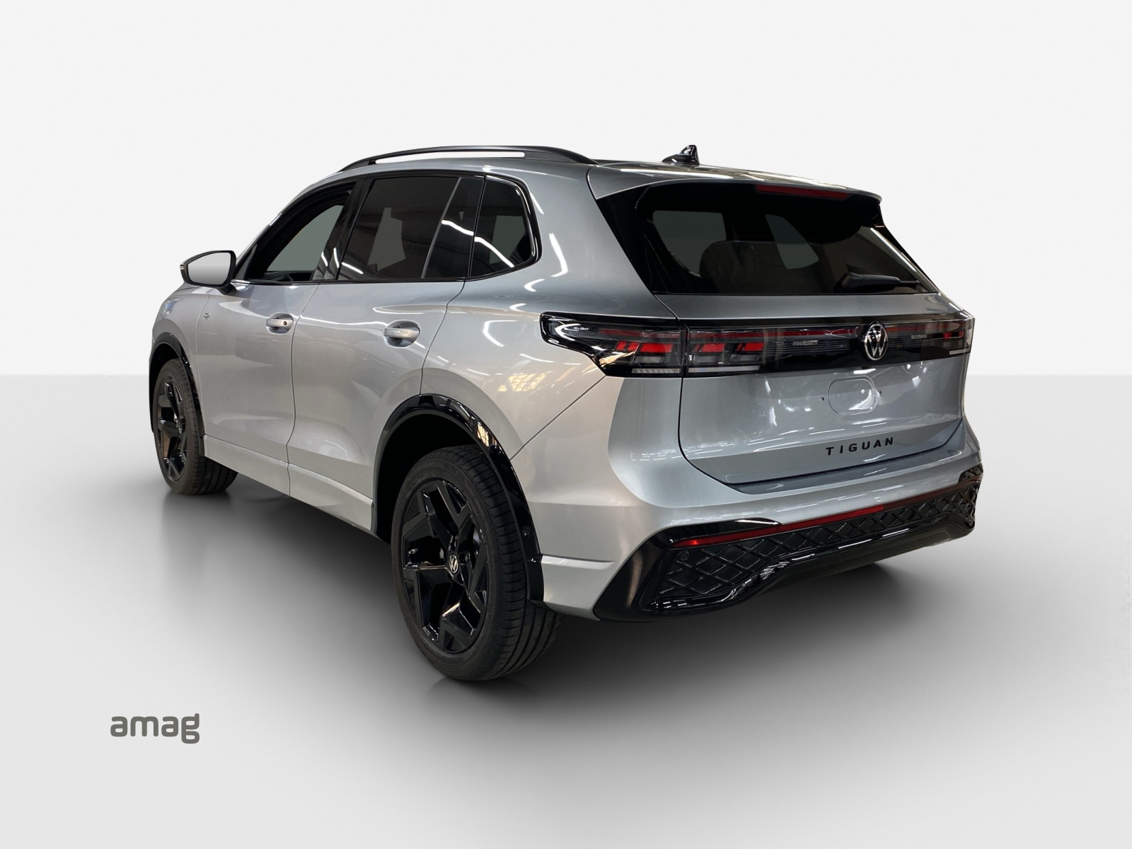 VW Tiguan 2.0 TSI DSG R-Line 4Motion-image-2