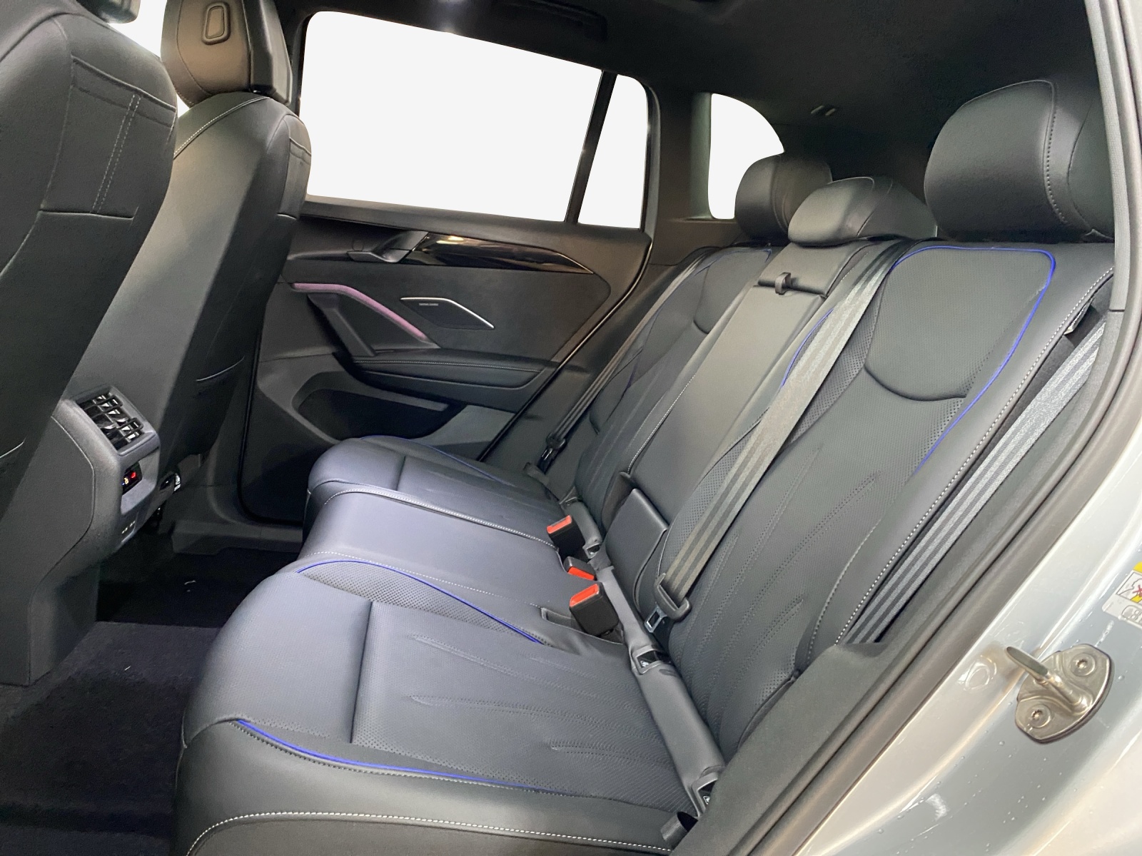 VW Tiguan 2.0 TSI DSG R-Line 4Motion-image-11