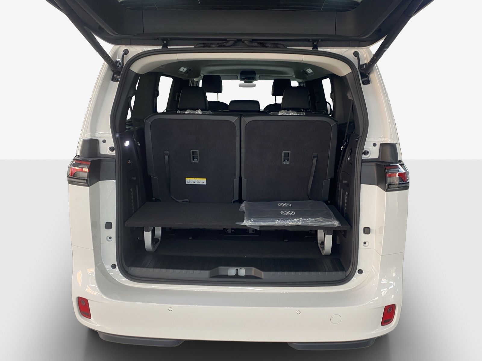 VW ID.Buzz LWB Pro 4 Motion-image-12