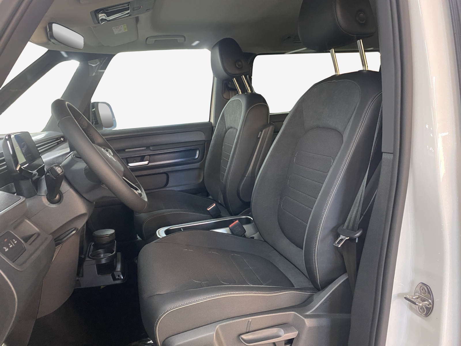 VW ID.Buzz LWB Pro 4 Motion-image-7