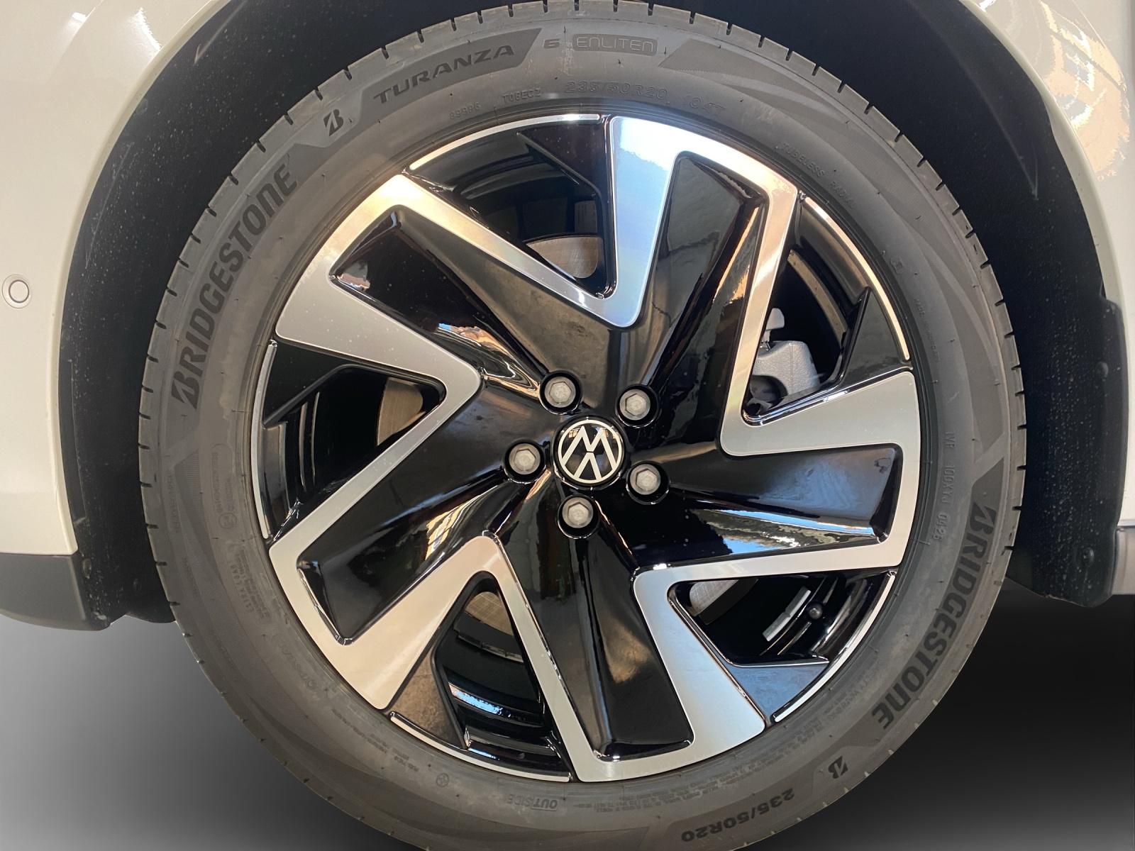 VW ID.Buzz LWB Pro 4 Motion-image-15