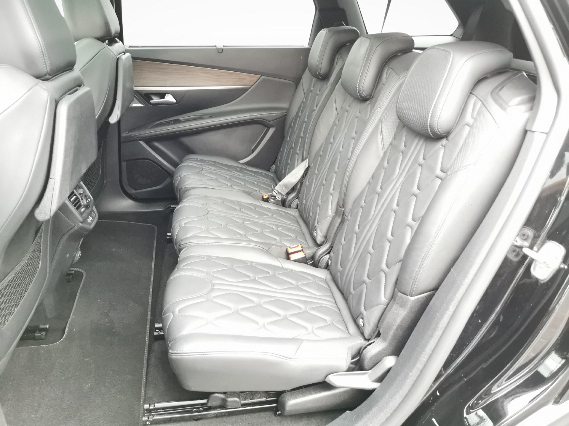 PEUGEOT 5008 1.6 PureTech GT Pack-image-6