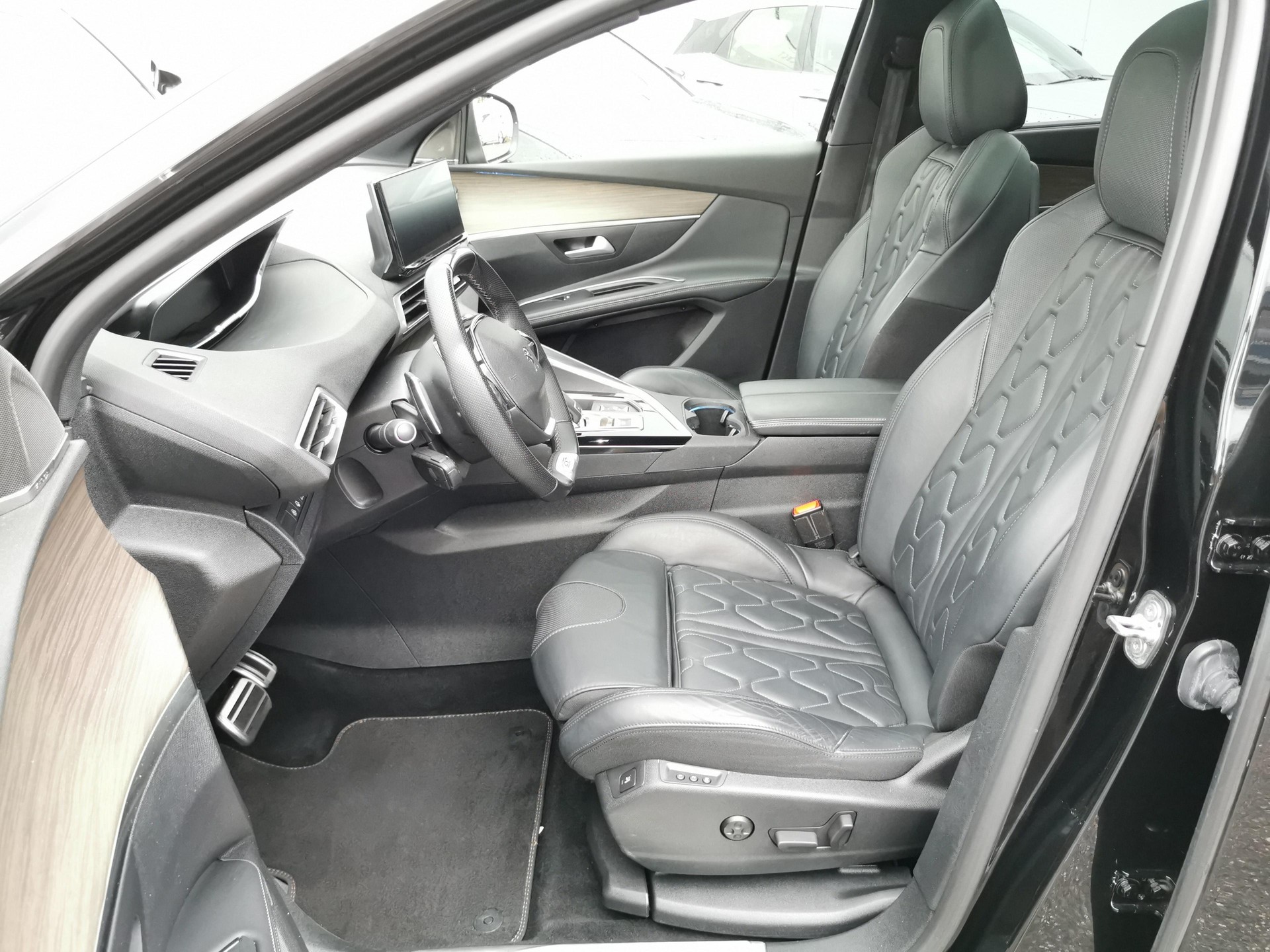 PEUGEOT 5008 1.6 PureTech GT Pack-image-5