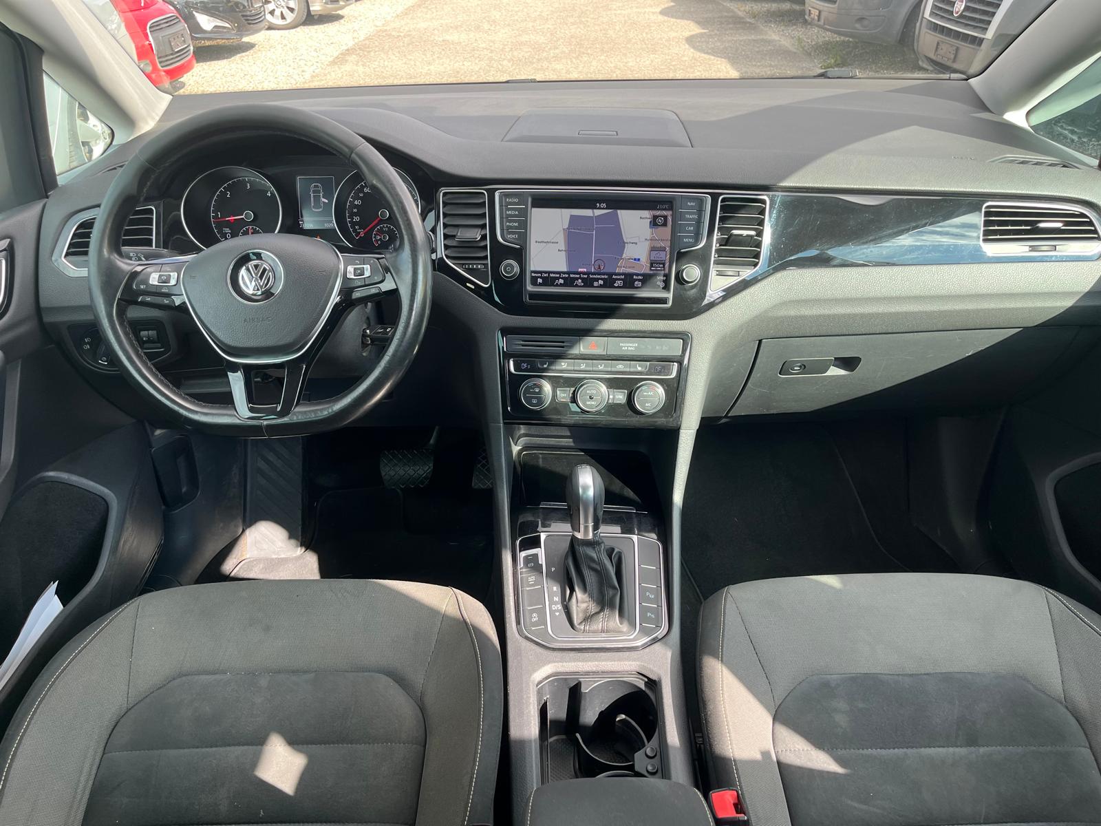 VW Golf Sportsvan 2.0 TDI Highline DSG-image-8