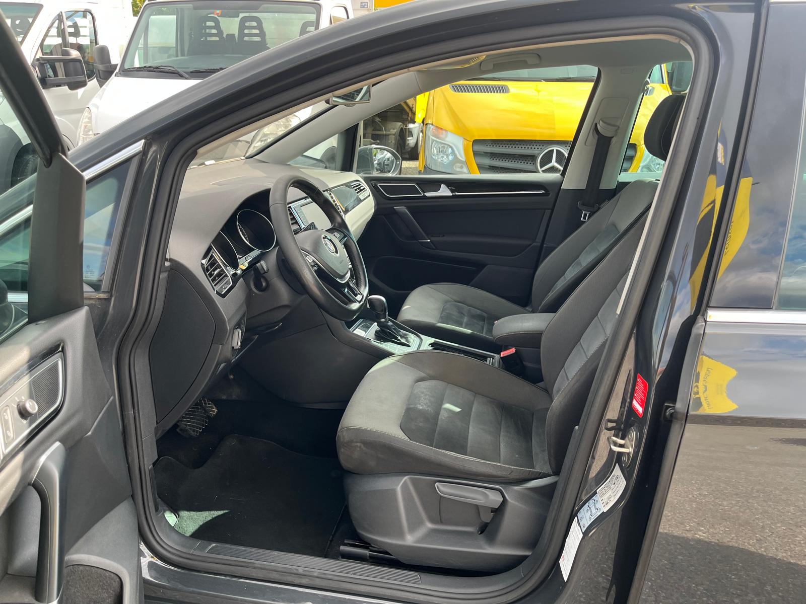 VW Golf Sportsvan 2.0 TDI Highline DSG-image-7