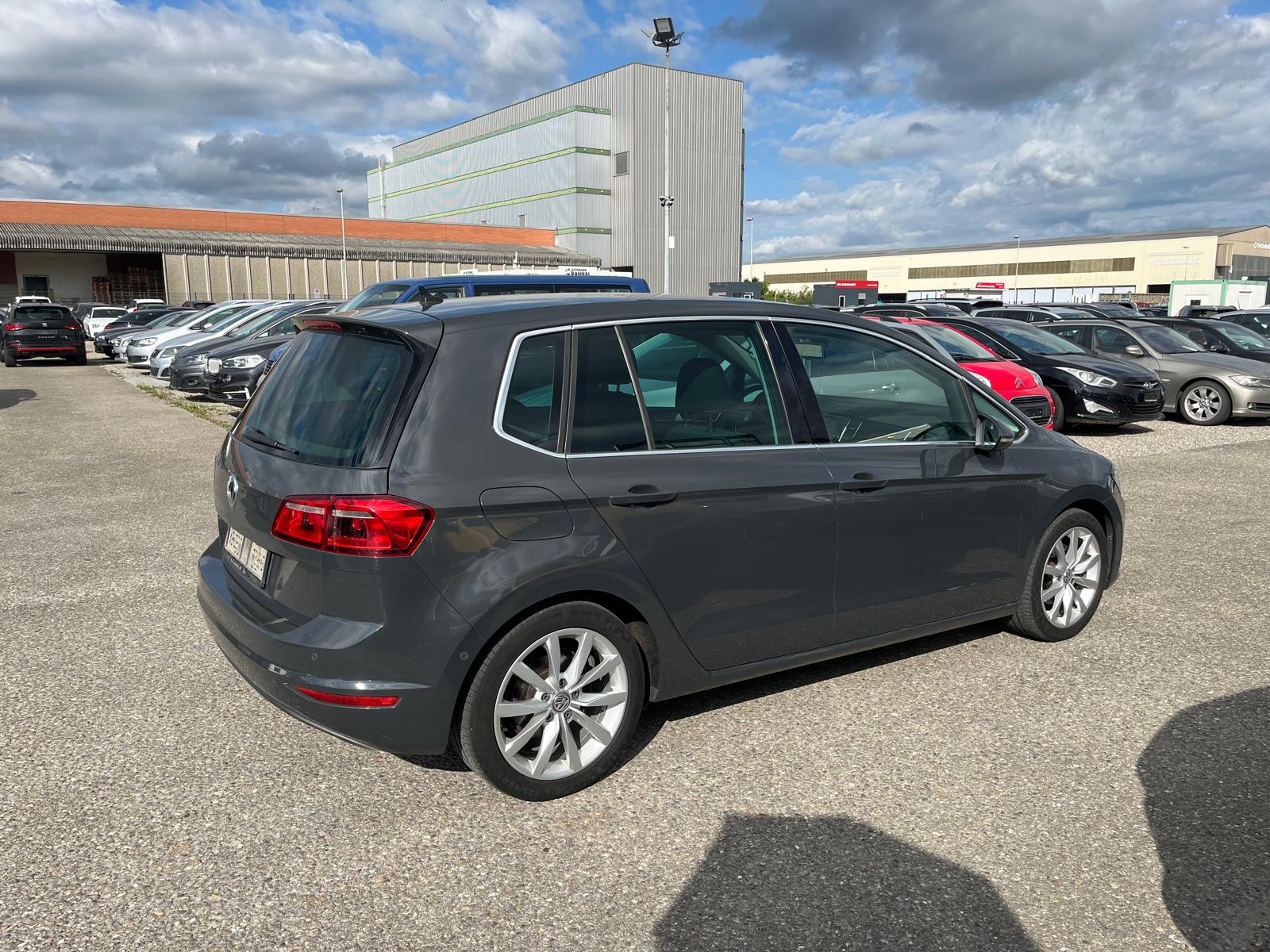 VW Golf Sportsvan 2.0 TDI Highline DSG-image-6