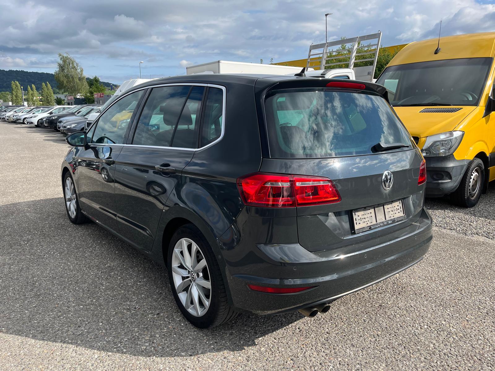 VW Golf Sportsvan 2.0 TDI Highline DSG-image-5