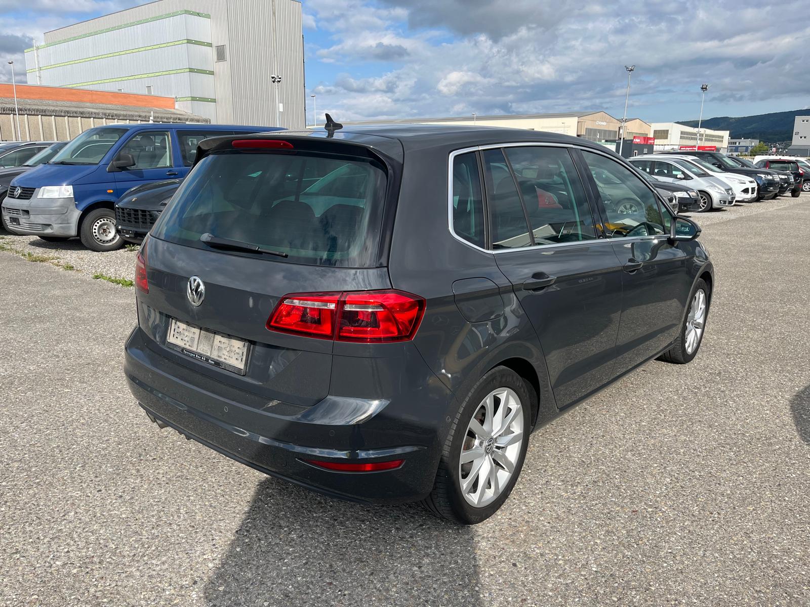VW Golf Sportsvan 2.0 TDI Highline DSG-image-3