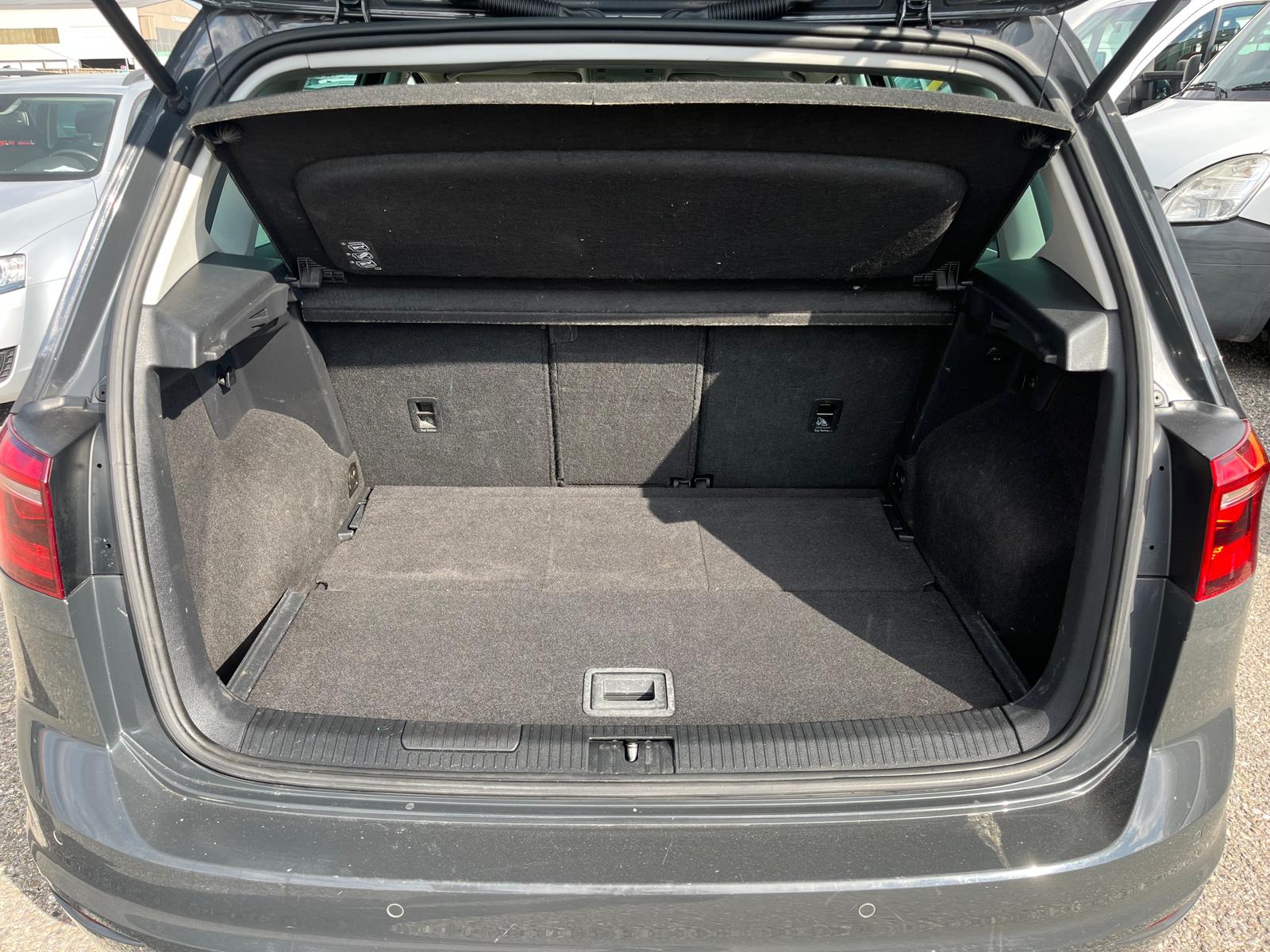 VW Golf Sportsvan 2.0 TDI Highline DSG-image-12